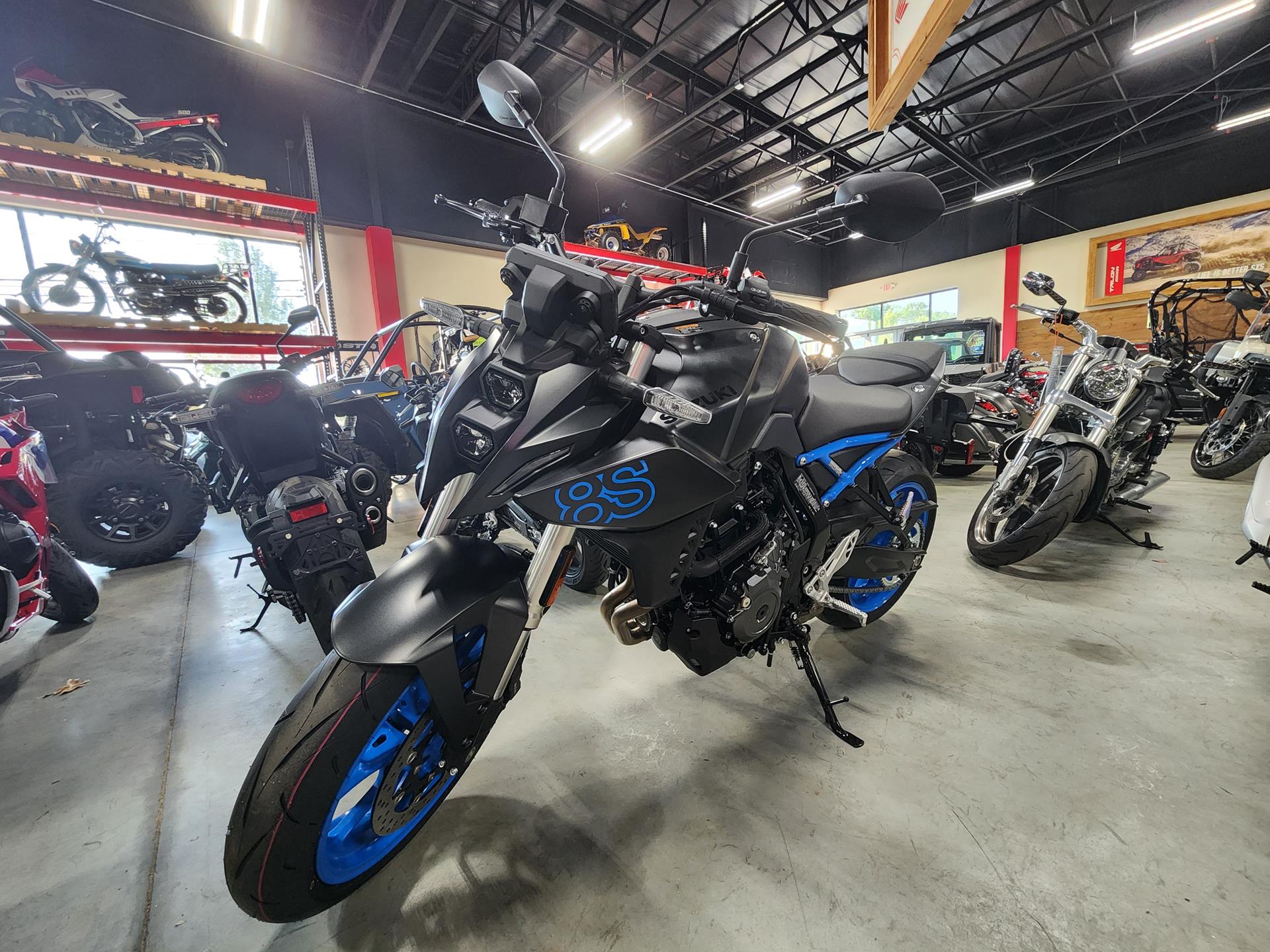 2024 Suzuki GSX-8S in Auburn, Massachusetts - Photo 4