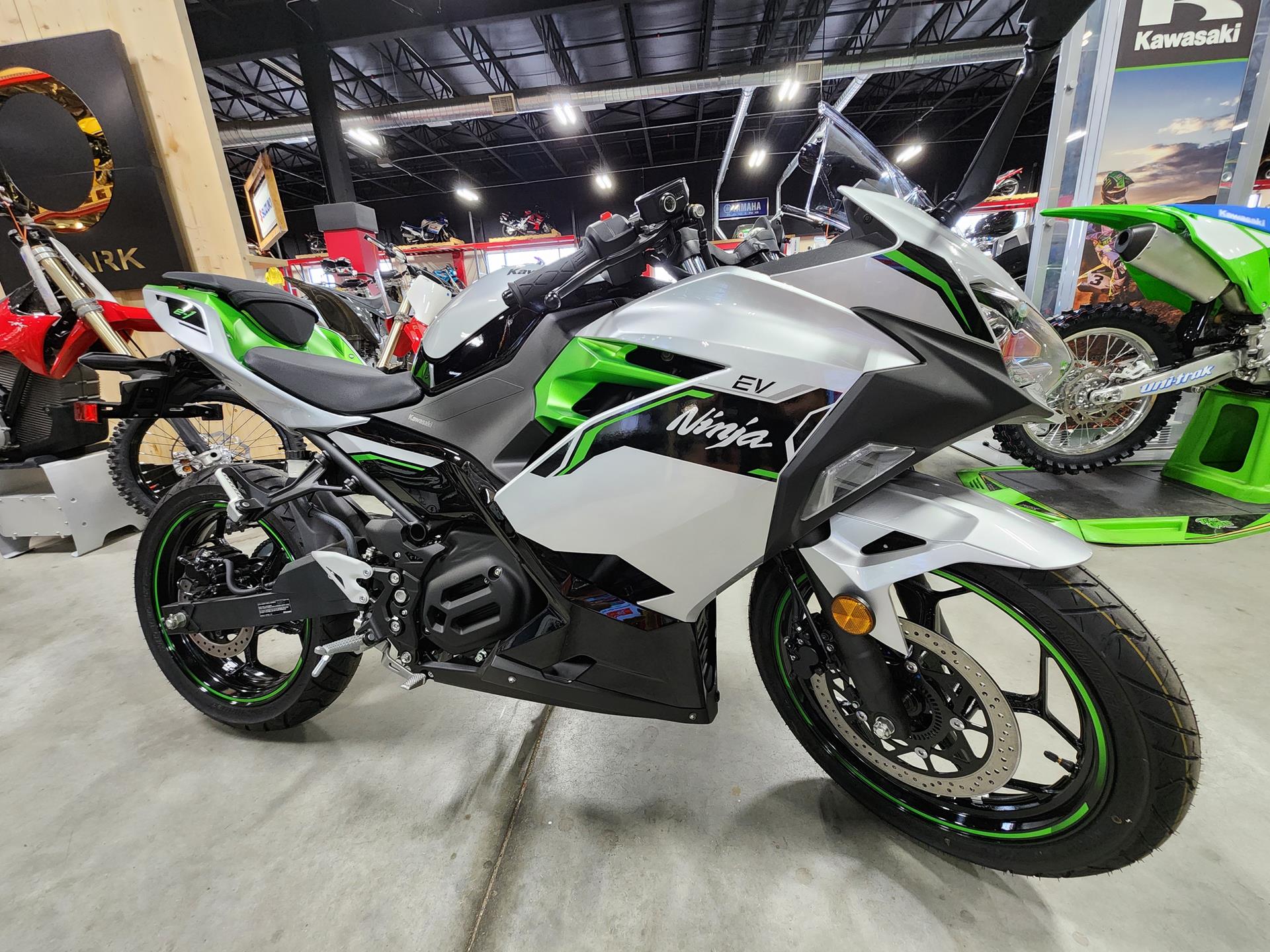 2024 Kawasaki Ninja e-1 ABS in Auburn, Massachusetts - Photo 2