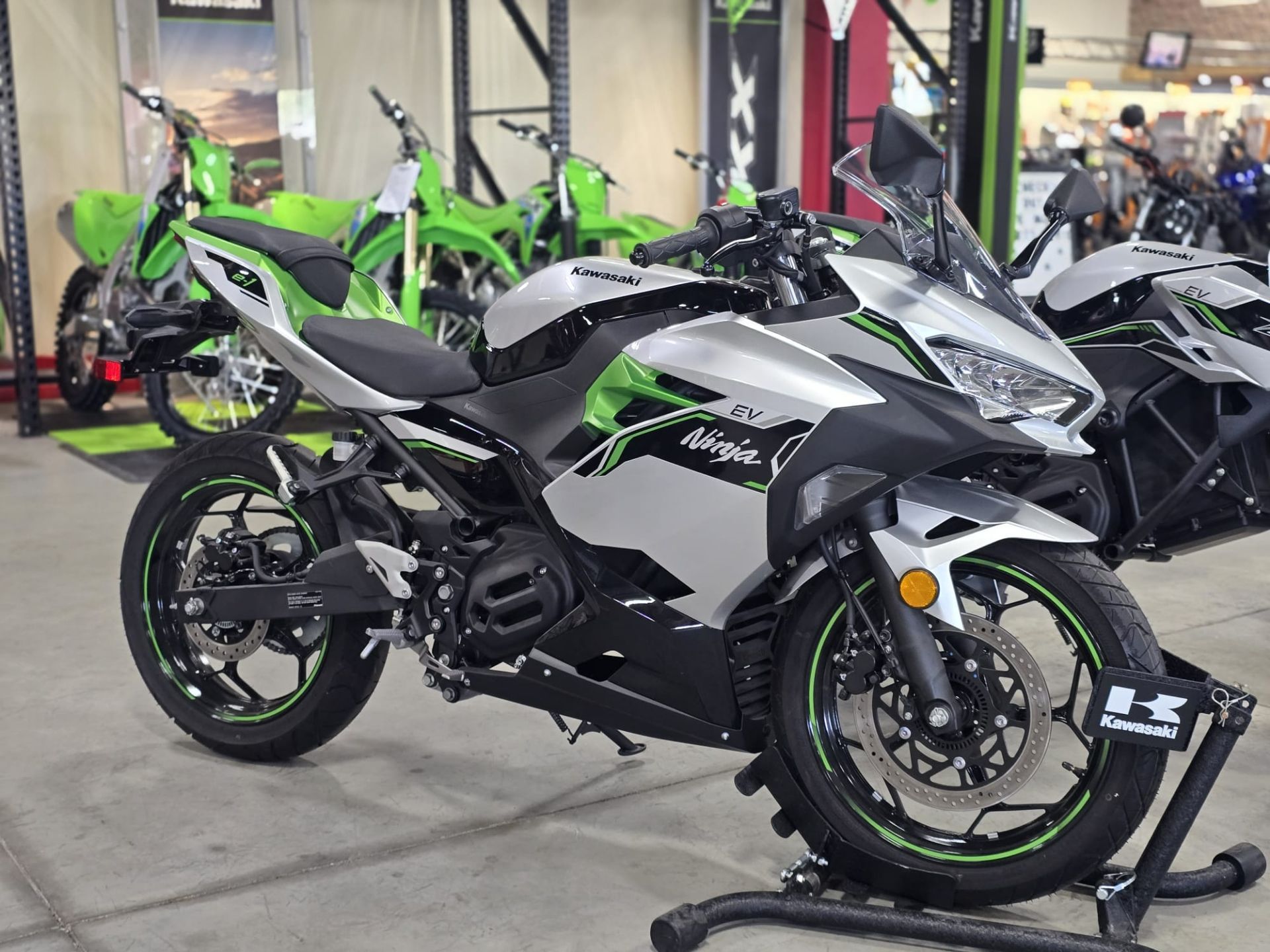 2024 Ninja e-1 ABS