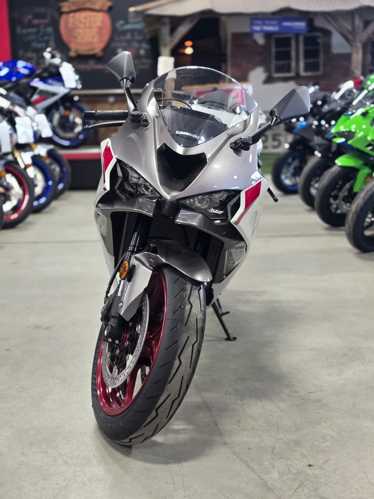 2025 Kawasaki Ninja® ZX-6R ABS 3
