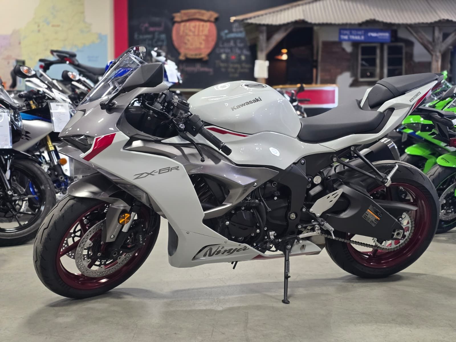 2025 Kawasaki Ninja® ZX-6R ABS 4