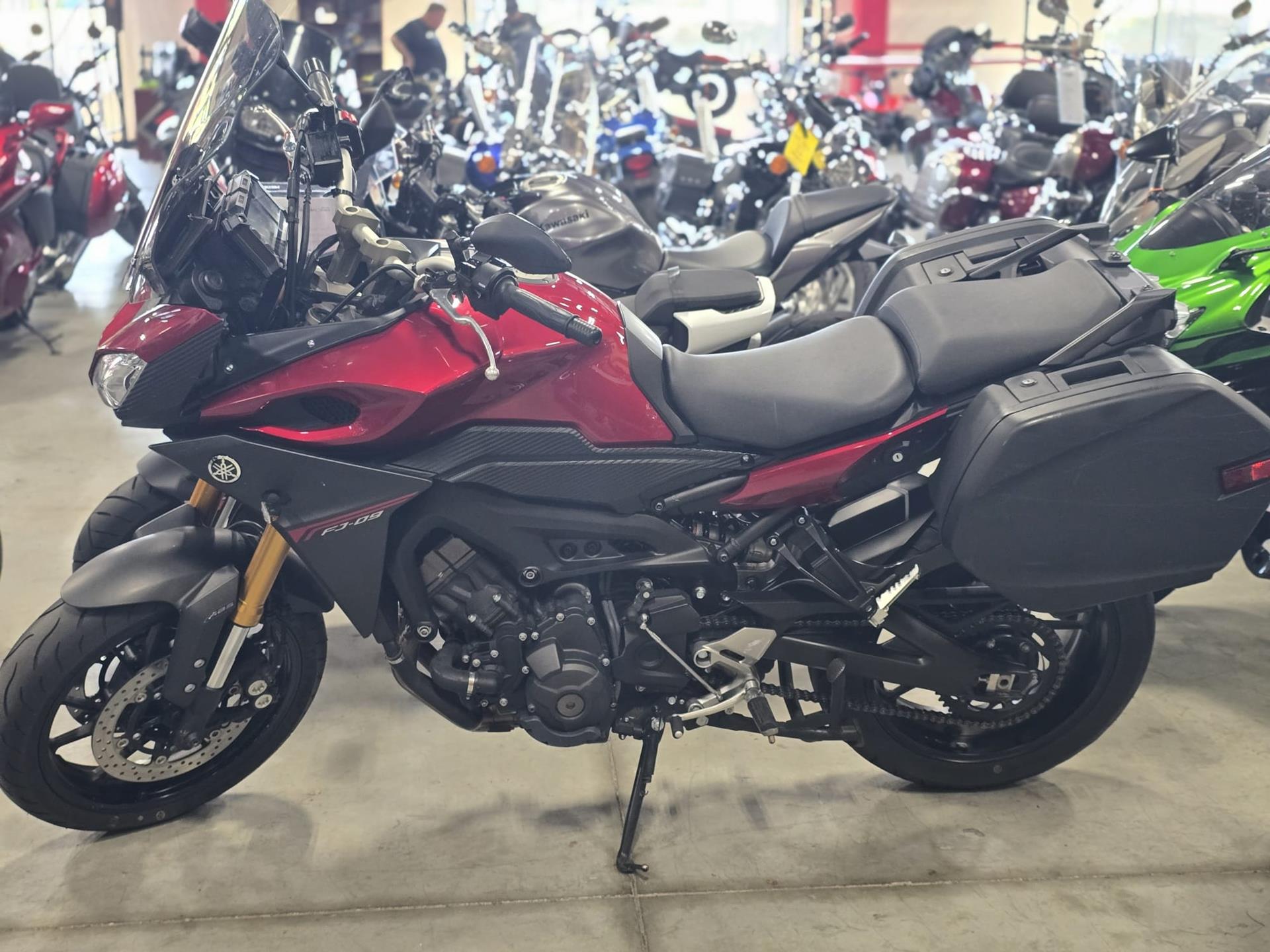 2015 Yamaha FJ-09 in Auburn, Massachusetts - Photo 2