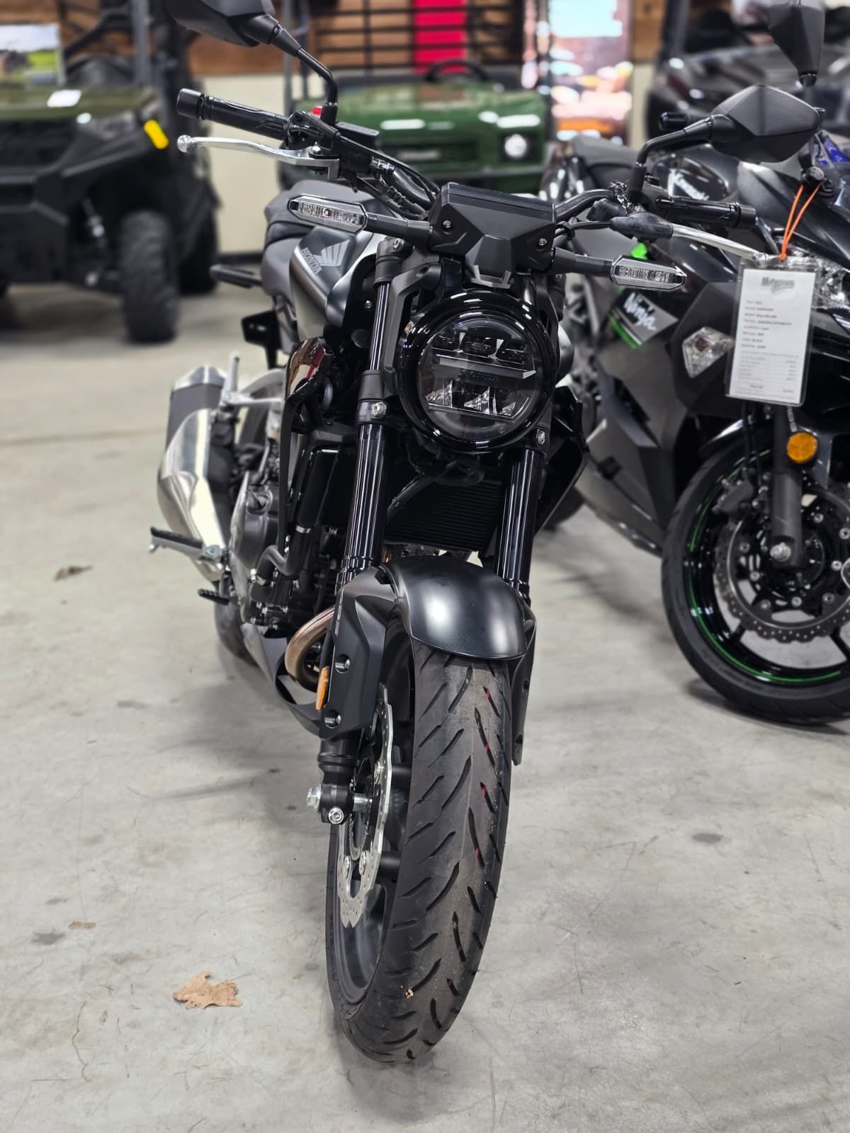 2024 Honda CB300R ABS in Auburn, Massachusetts - Photo 2