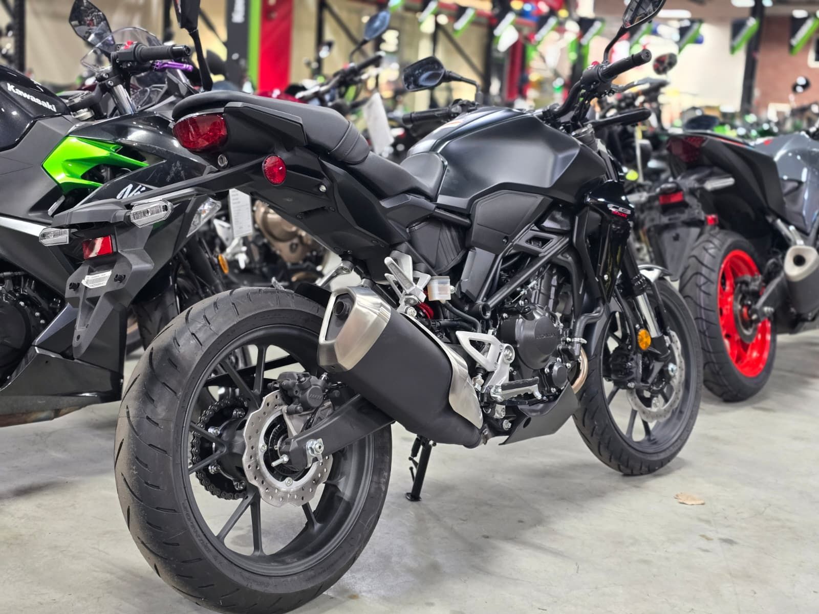 2024 Honda CB300R ABS in Auburn, Massachusetts - Photo 4