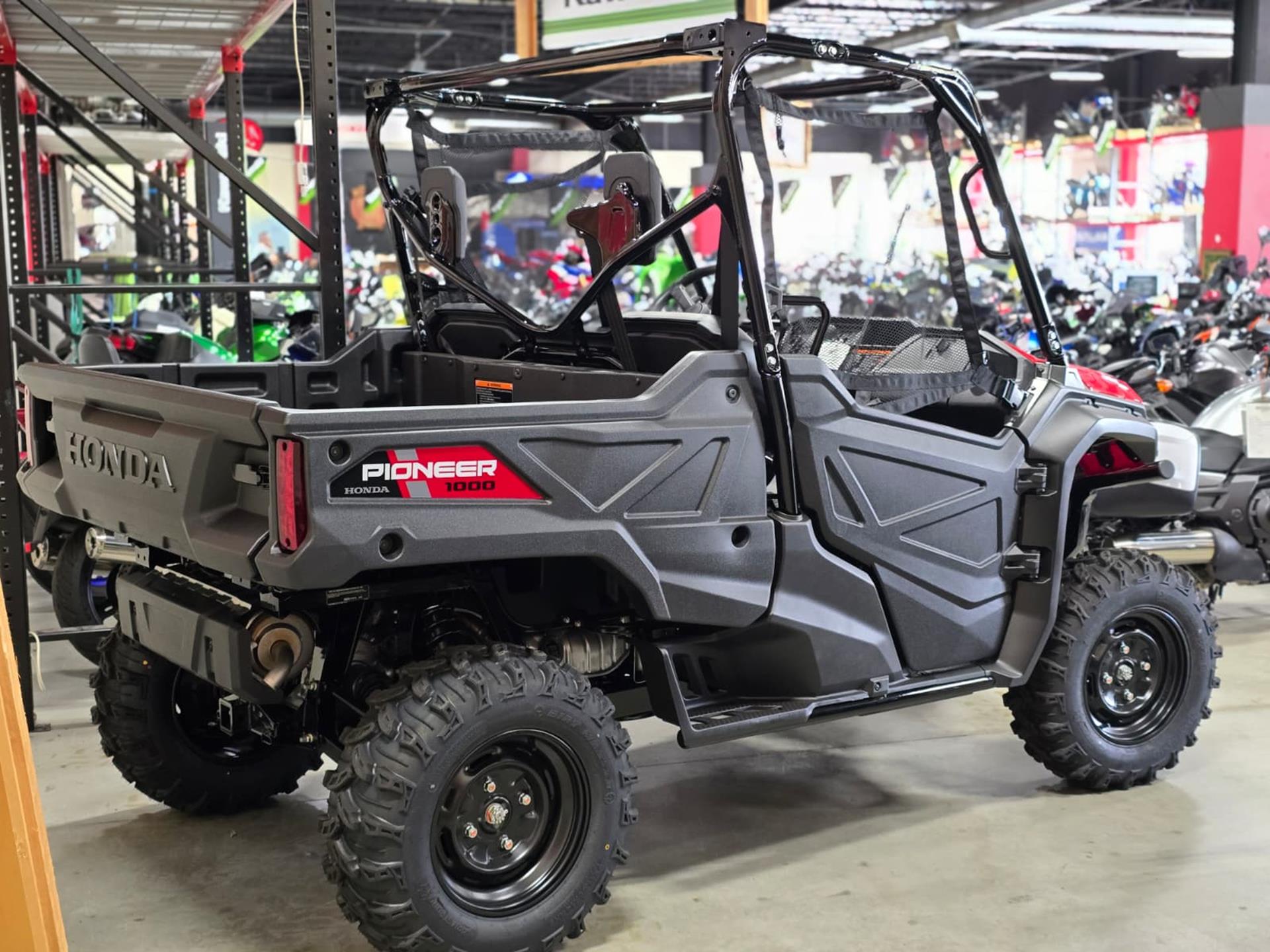2025 Honda Pioneer 1000 in Auburn, Massachusetts - Photo 3