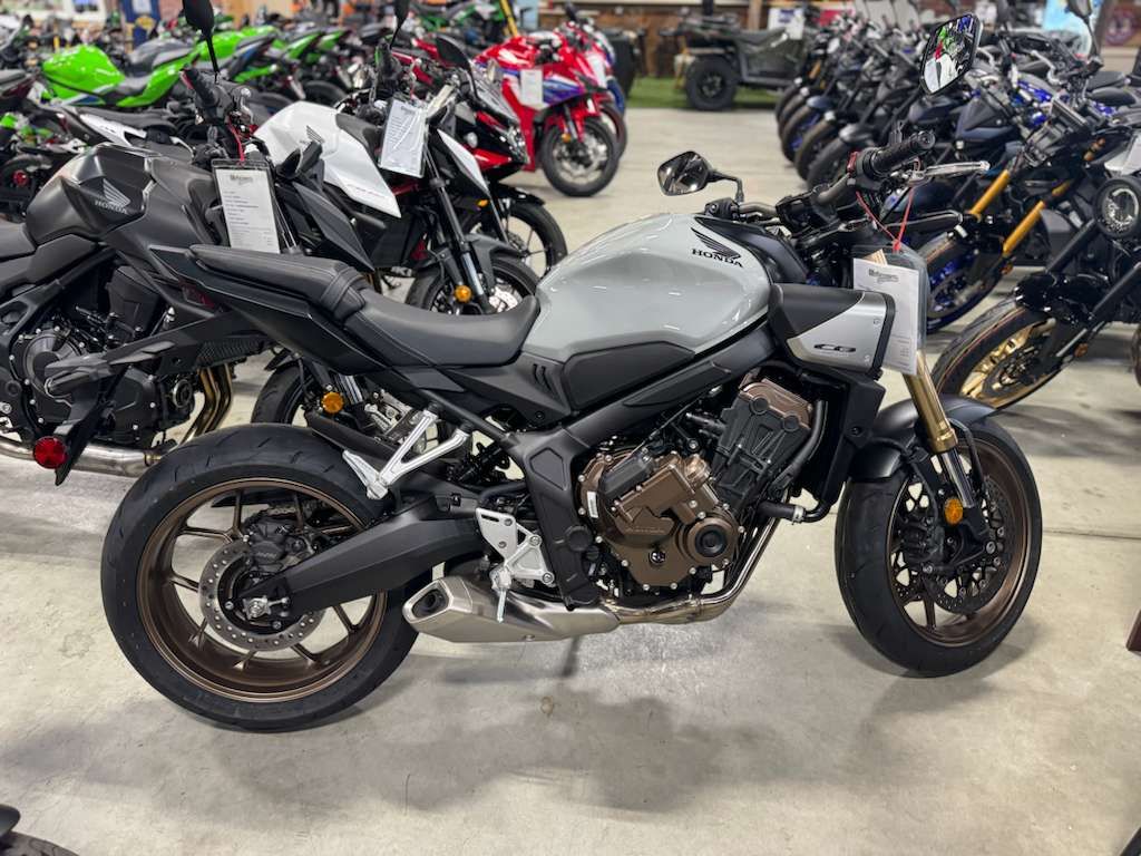 2025 Honda CB650R E-Clutch in Auburn, Massachusetts - Photo 3