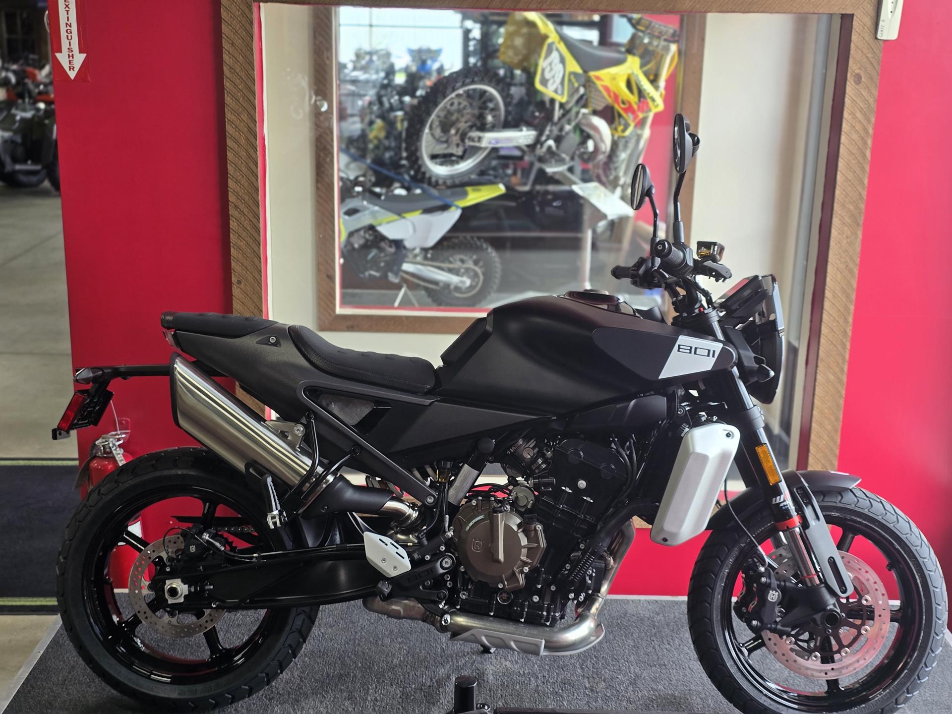 2025 Husqvarna Svartpilen 801 in Auburn, Massachusetts - Photo 1