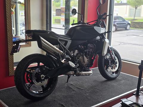 2025 Husqvarna Svartpilen 801 in Auburn, Massachusetts - Photo 2