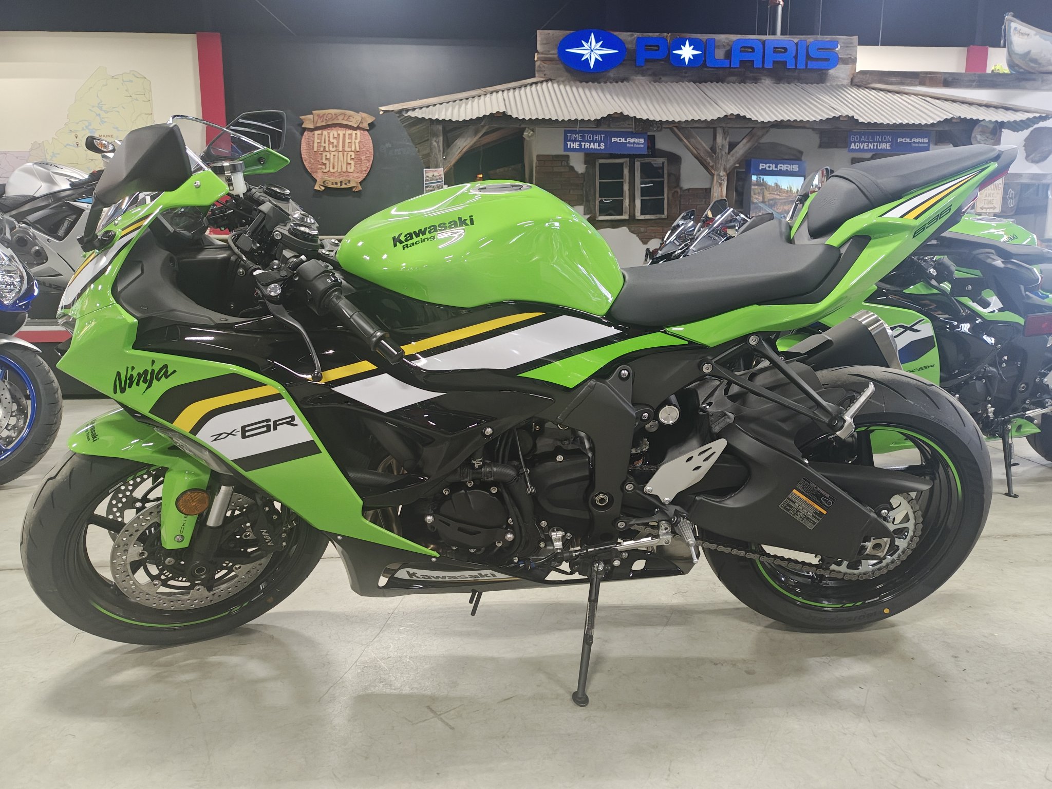2025 Kawasaki Ninja® ZX-6R KRT Edition 3