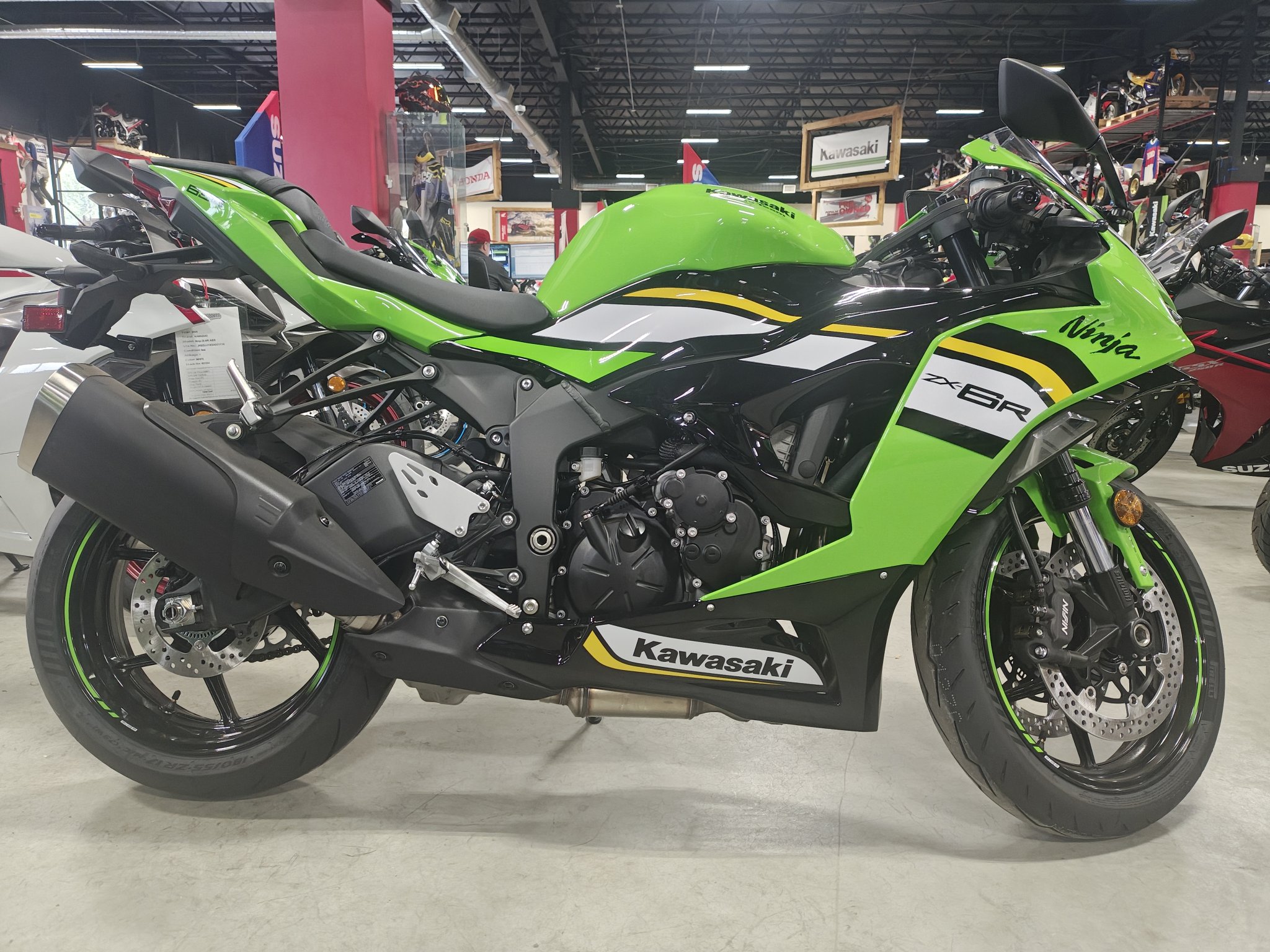 2025 Kawasaki Ninja® ZX-6R KRT Edition 6
