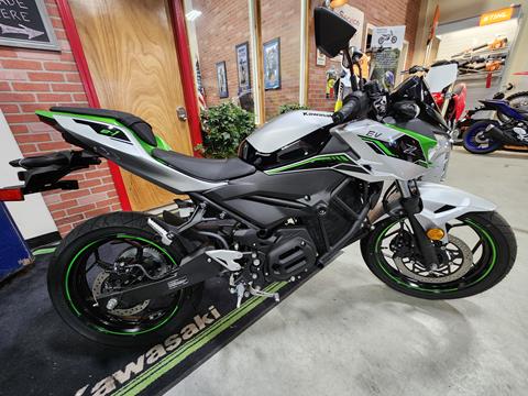 2024 Kawasaki Z e-1 ABS in Auburn, Massachusetts - Photo 2