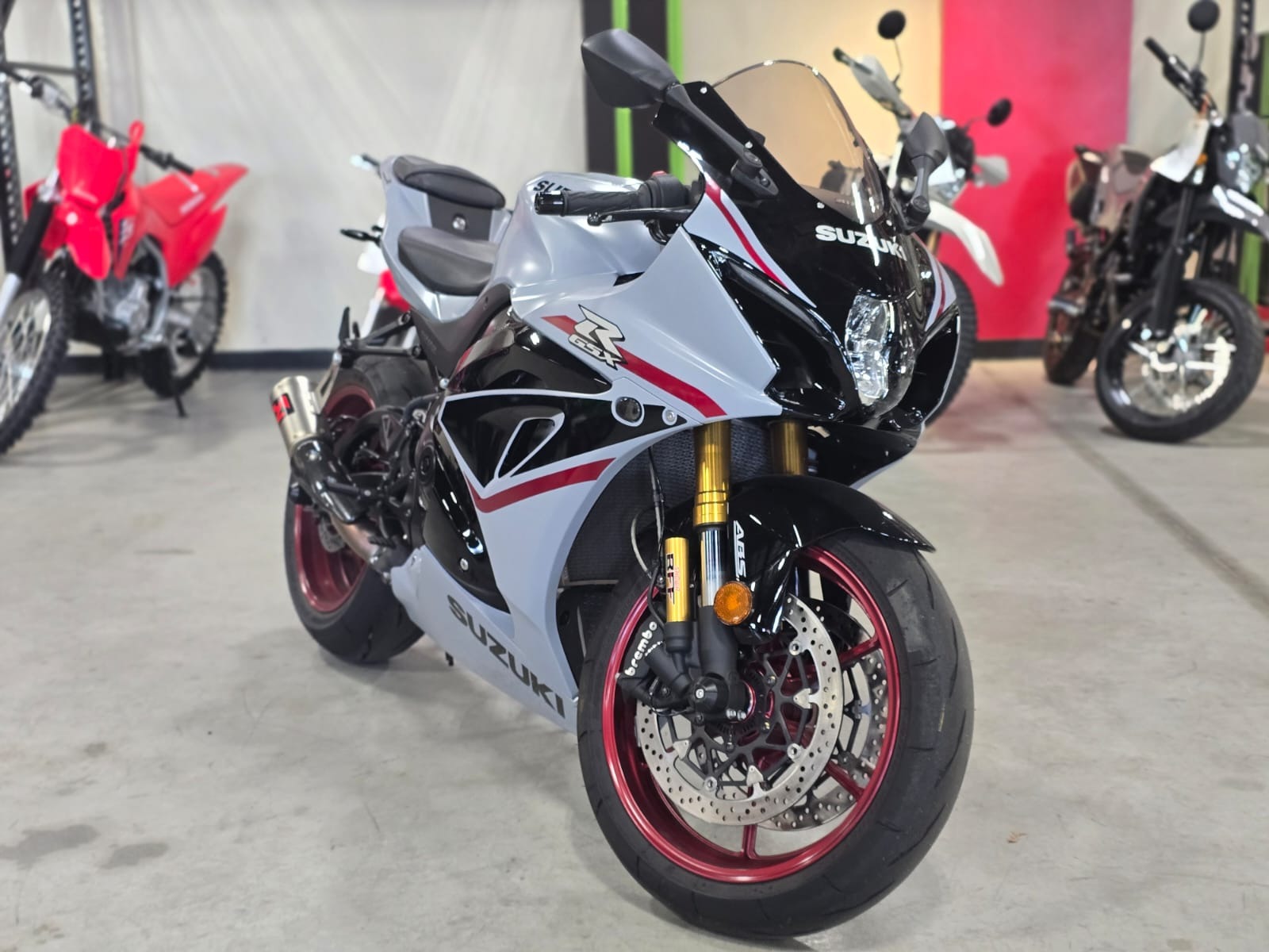 2024 Suzuki GSX-R1000R 3