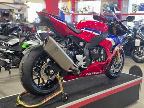 2025 Honda CBR1000RR-R Fireblade SP in Auburn, Massachusetts - Photo 2
