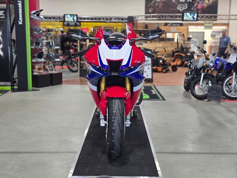 2025 Honda CBR1000RR-R Fireblade SP in Auburn, Massachusetts - Photo 4