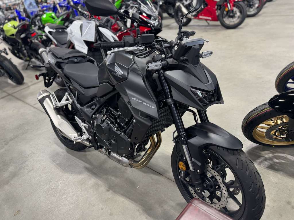 2025 Honda CB750 Hornet in Auburn, Massachusetts - Photo 3