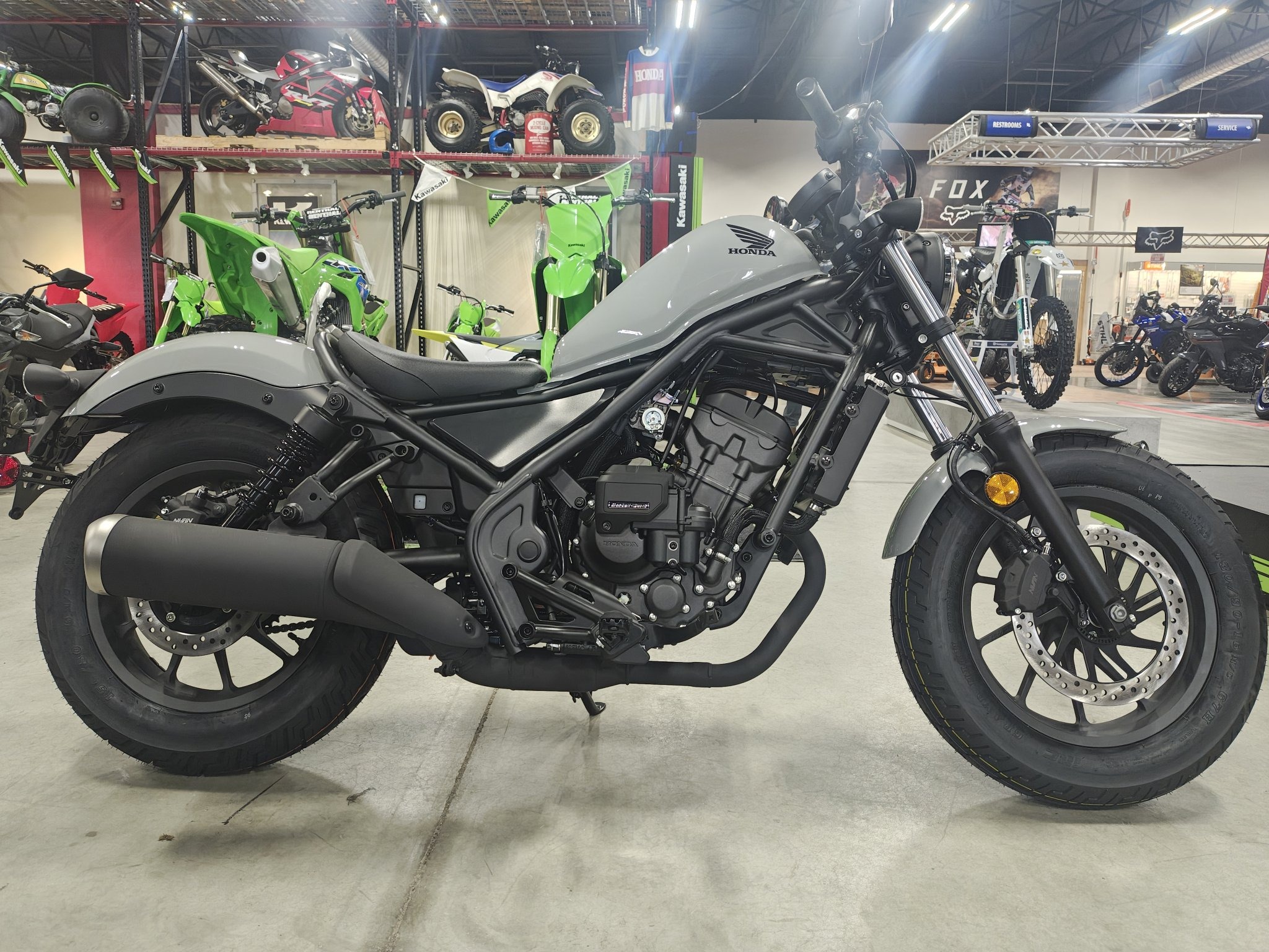 2026 Honda Rebel 300 E-Clutch 2