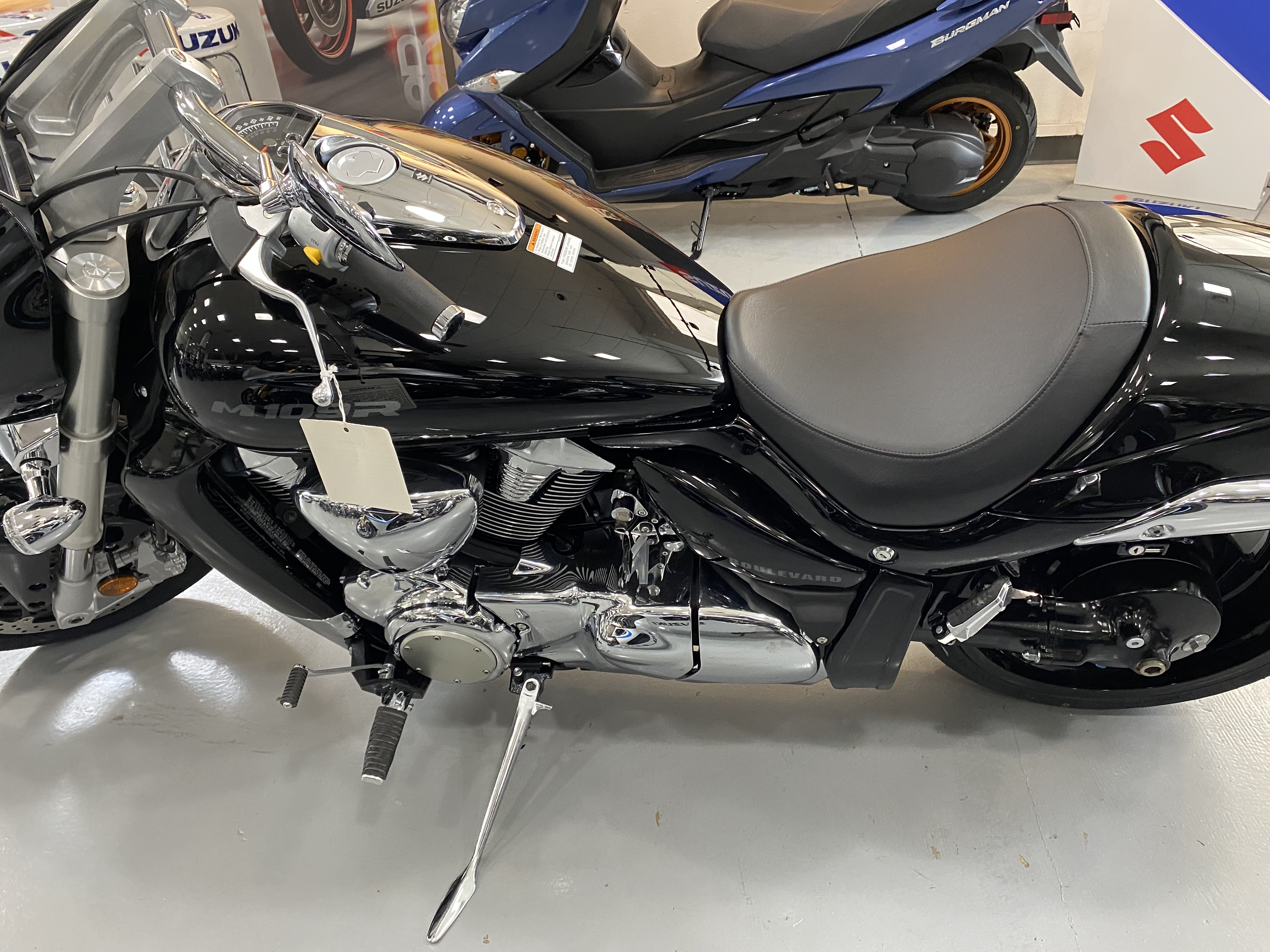 2025 Suzuki Boulevard M109R 3