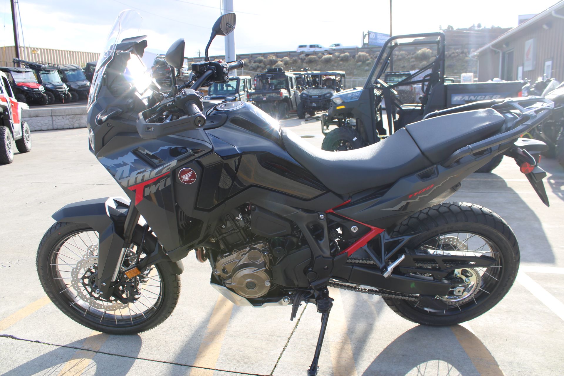 2025 Honda Africa Twin DCT in The Dalles, Oregon - Photo 7
