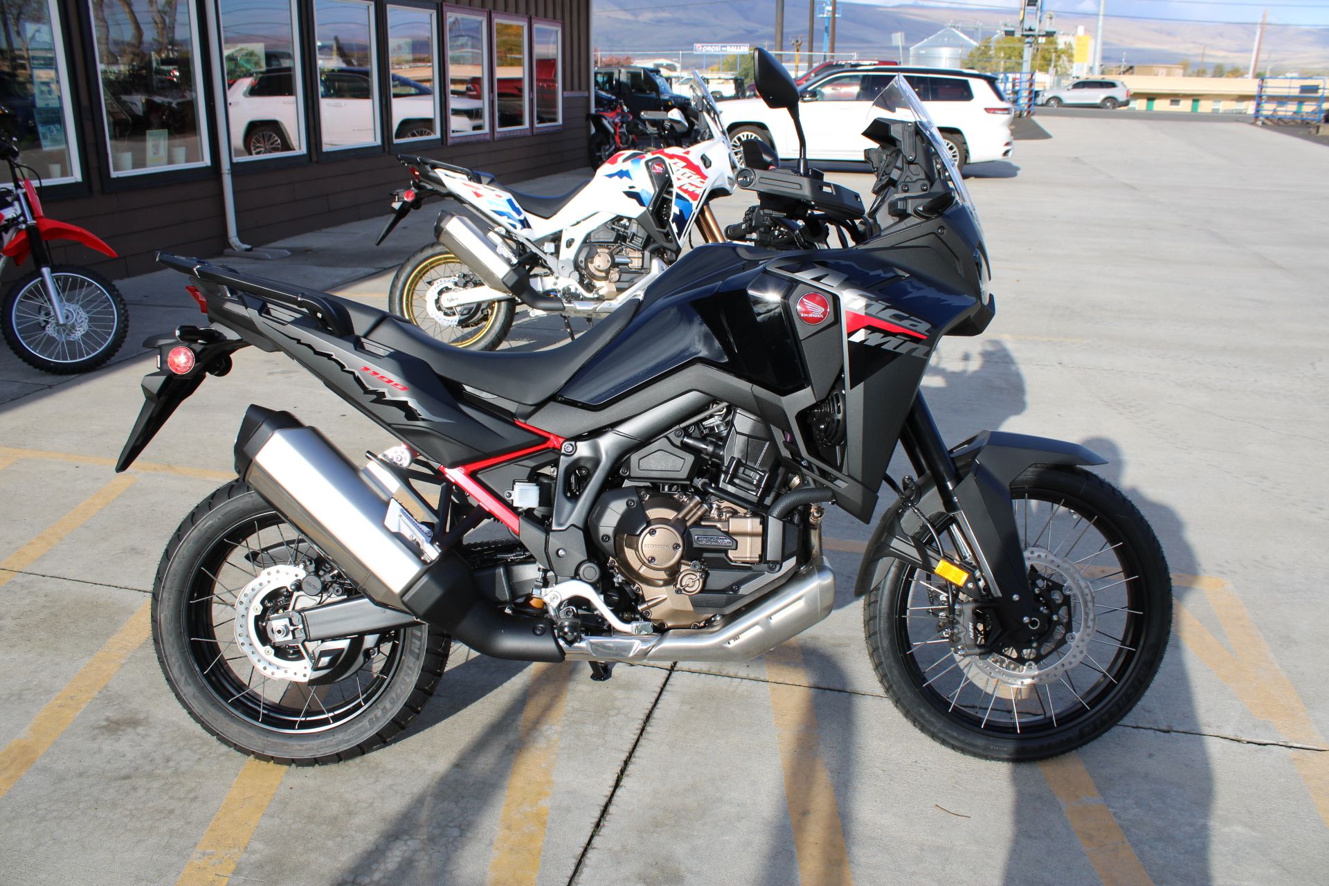 2025 Honda Africa Twin DCT in The Dalles, Oregon - Photo 4