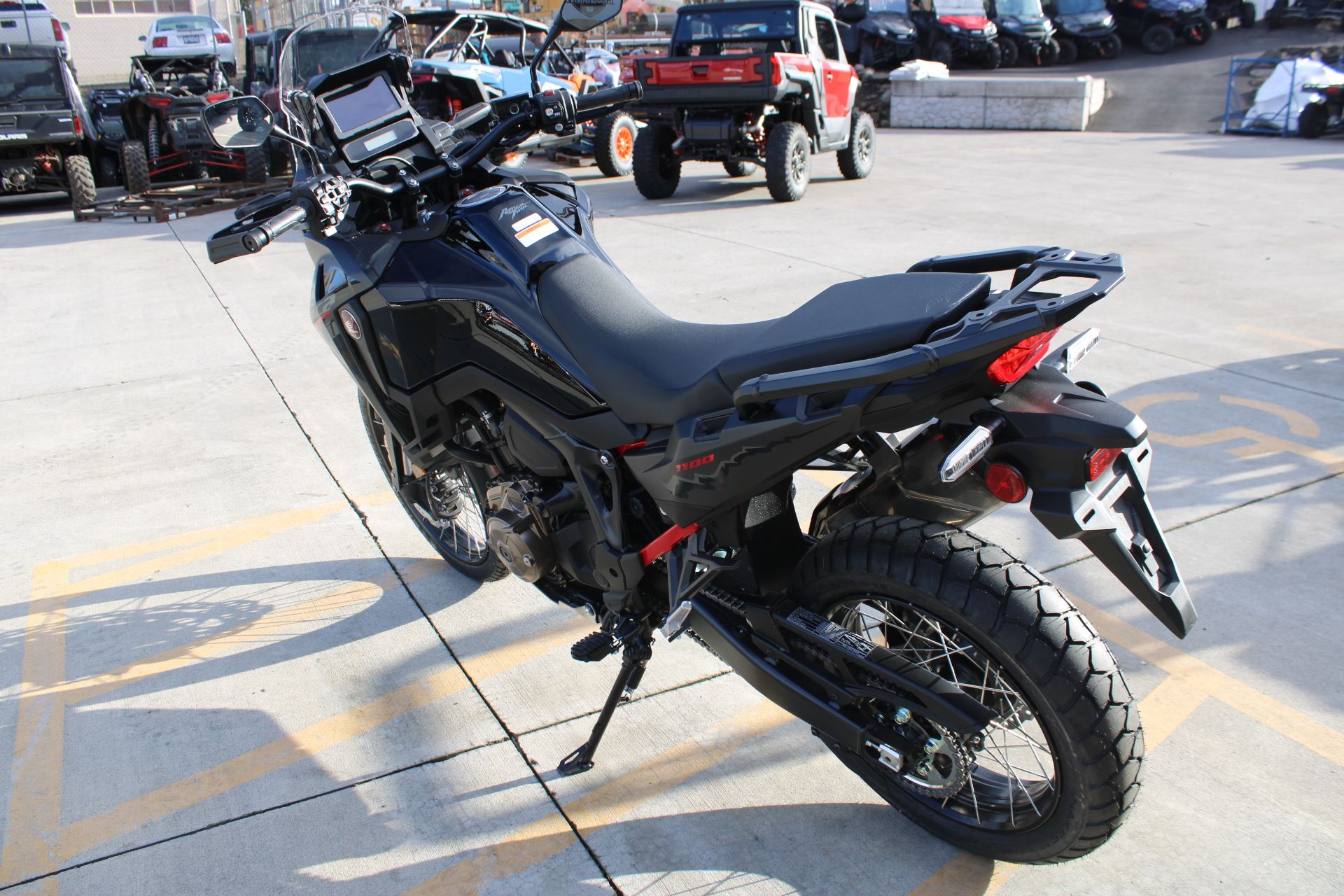 2025 Honda Africa Twin DCT in The Dalles, Oregon - Photo 8