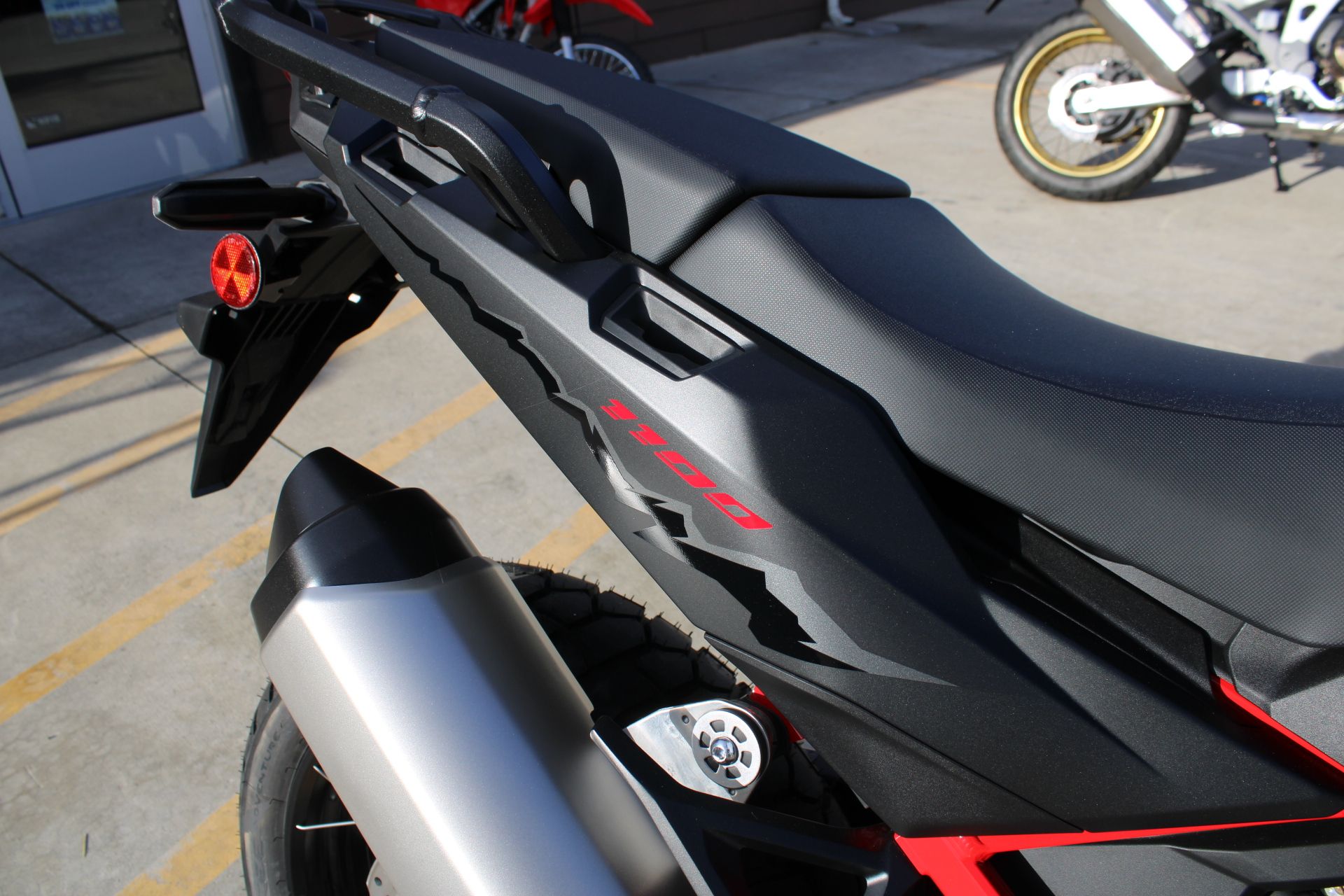 2025 Honda Africa Twin DCT in The Dalles, Oregon - Photo 12
