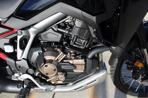 2025 Honda Africa Twin DCT in The Dalles, Oregon - Photo 11