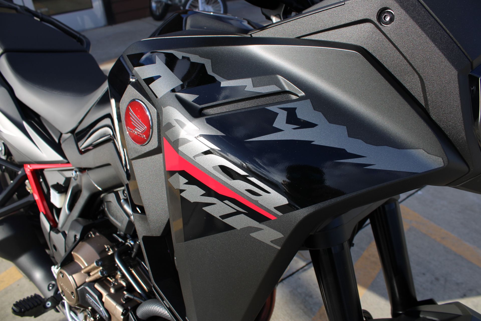 2025 Honda Africa Twin DCT in The Dalles, Oregon - Photo 10