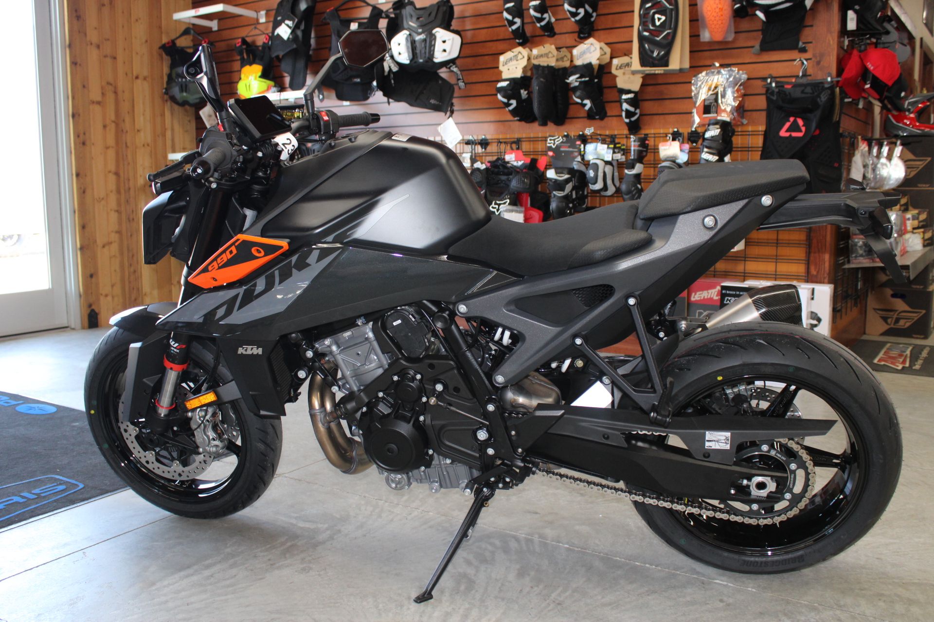 2024 KTM 990 Duke in The Dalles, Oregon - Photo 4