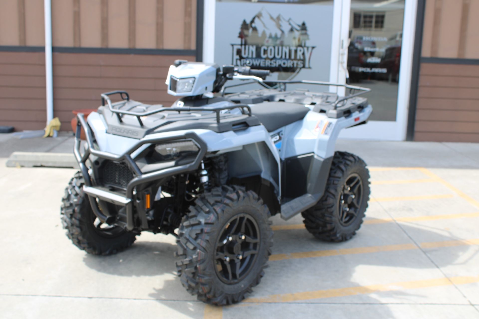 2025 Polaris Sportsman 570 Premium in The Dalles, Oregon - Photo 3