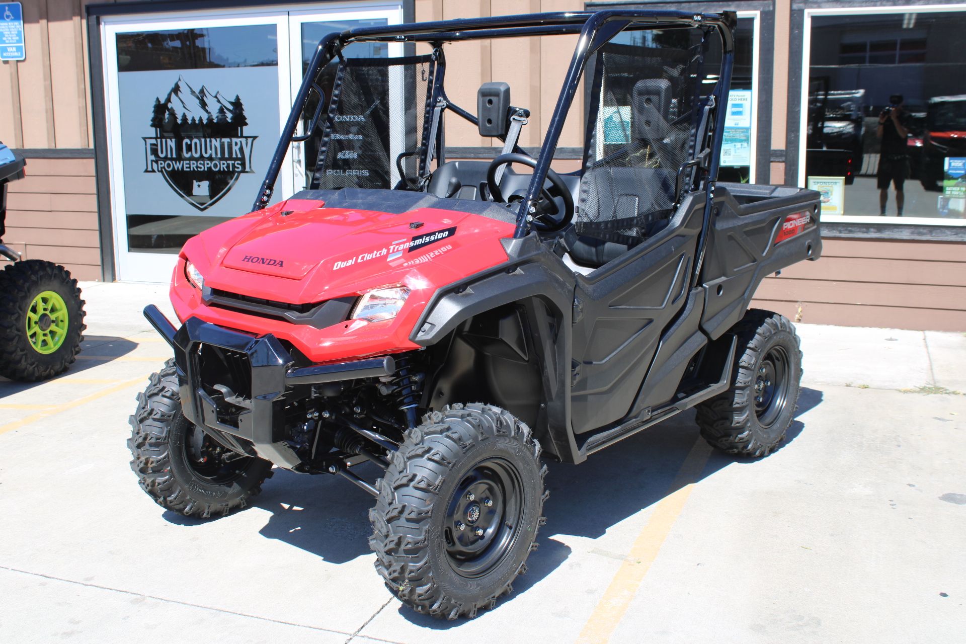 2025 Honda Pioneer 1000 in The Dalles, Oregon - Photo 3
