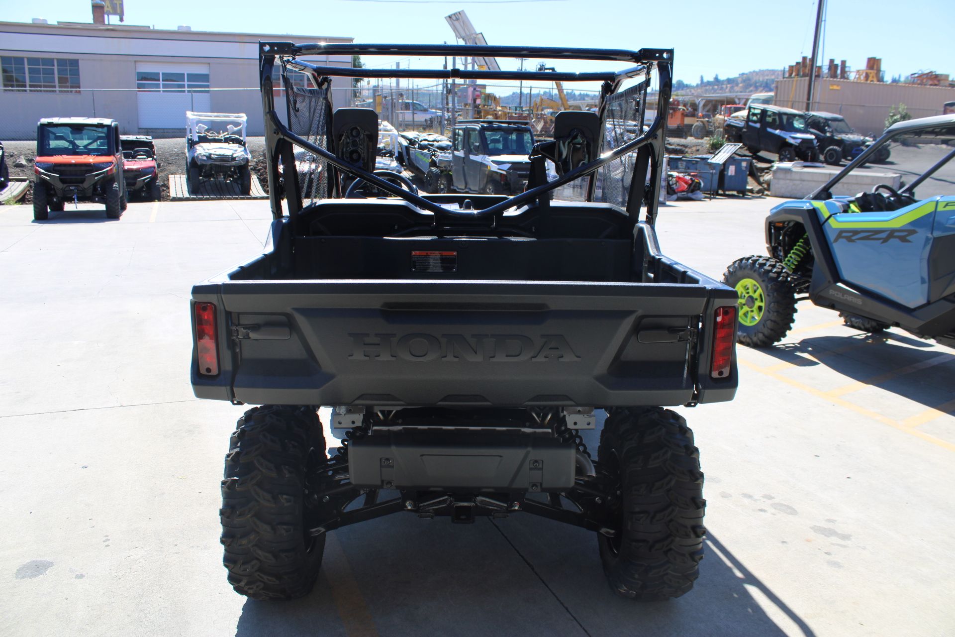 2025 Honda Pioneer 1000 in The Dalles, Oregon - Photo 7