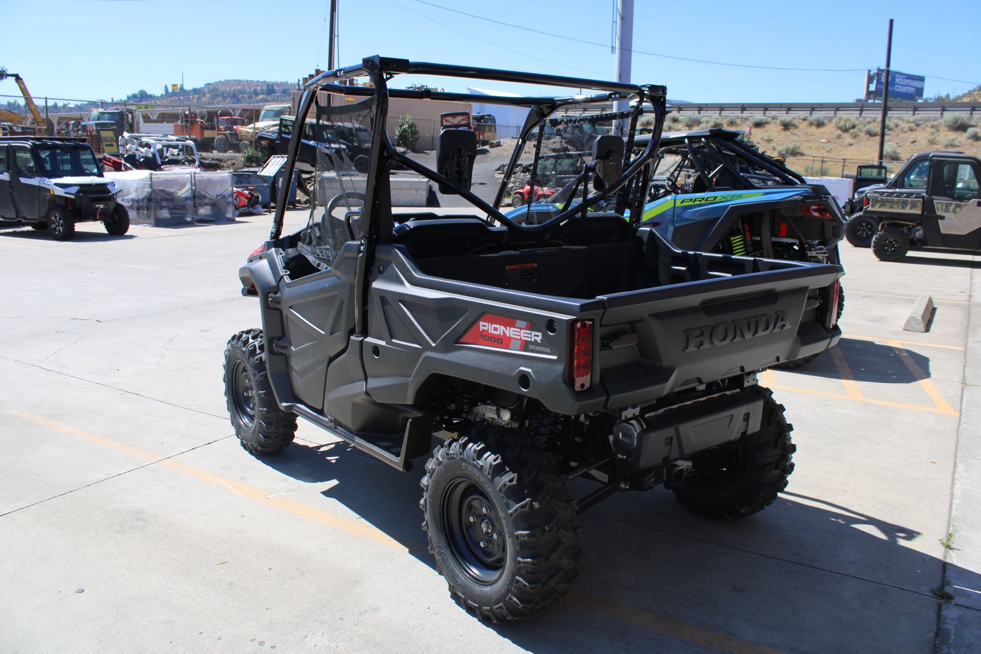 2025 Honda Pioneer 1000 in The Dalles, Oregon - Photo 8