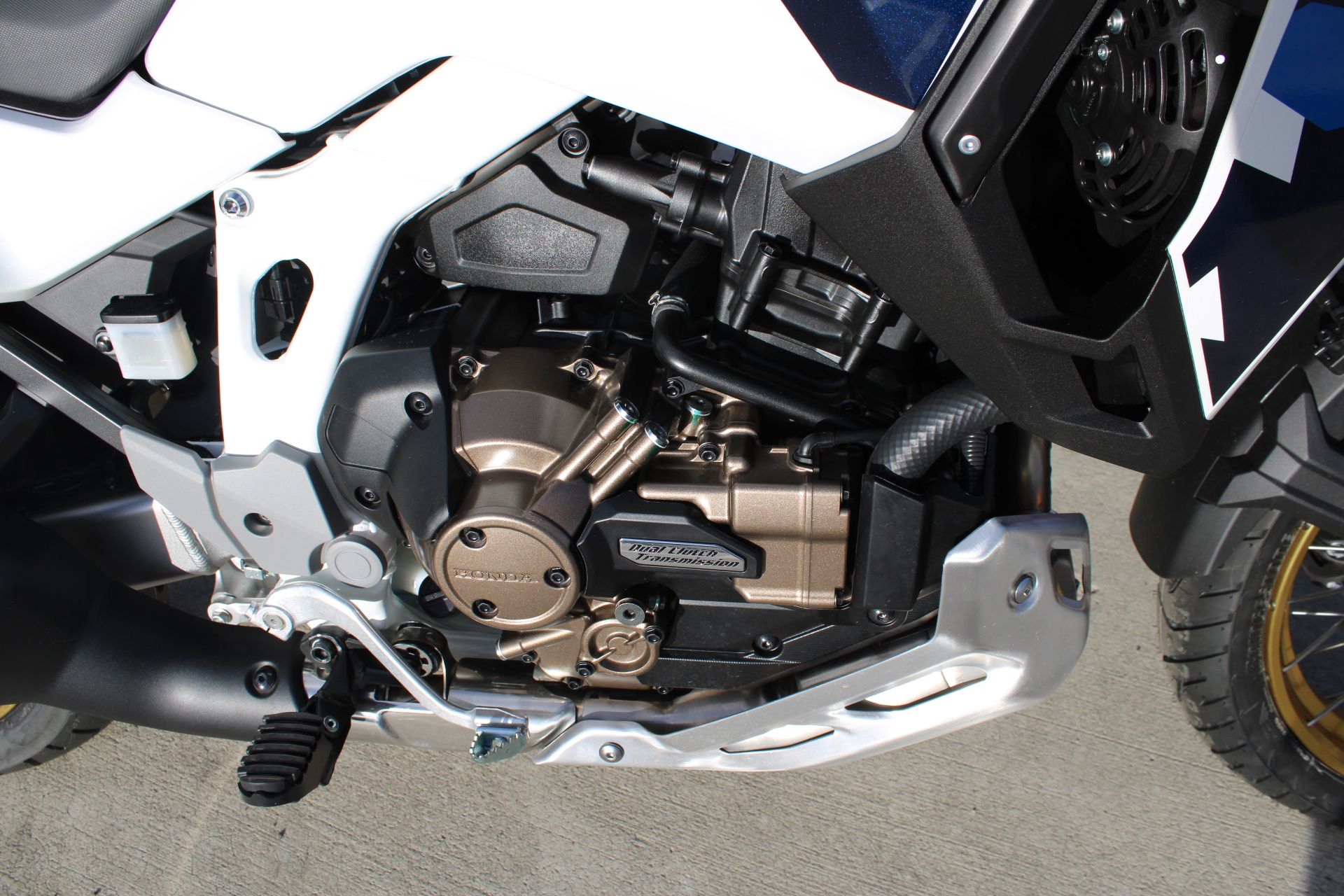 2025 Honda Africa Twin Adventure Sports ES DCT in The Dalles, Oregon - Photo 14