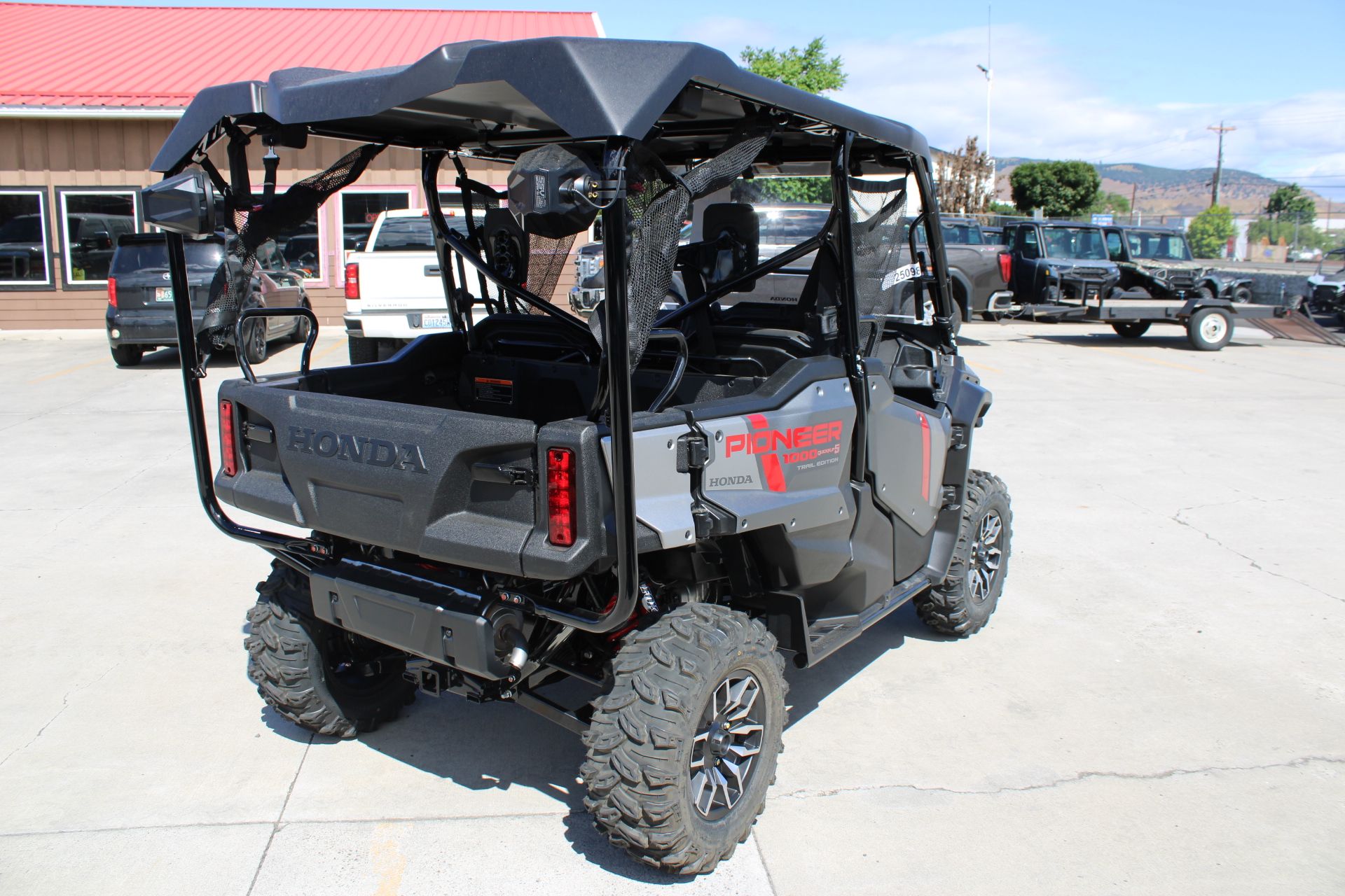2025 Honda Pioneer 1000-5 Trail Special Edition in The Dalles, Oregon - Photo 6