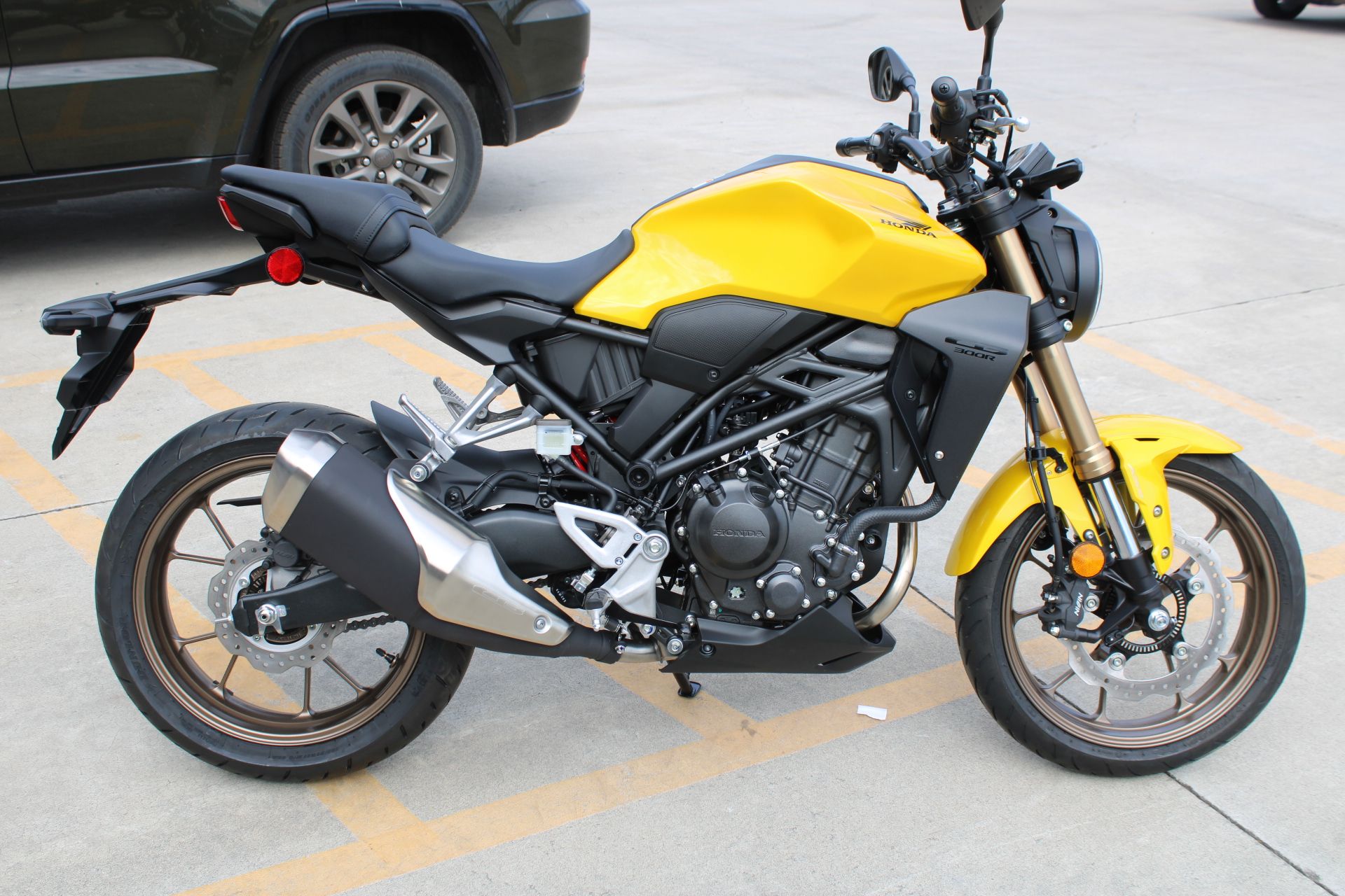 2025 Honda CB300R ABS in The Dalles, Oregon - Photo 4