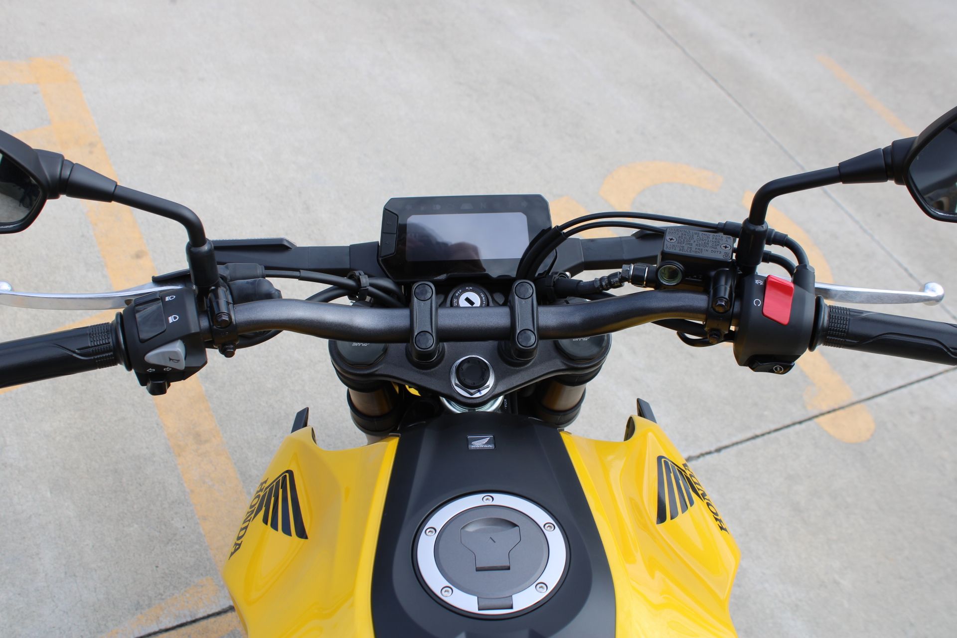 2025 Honda CB300R ABS in The Dalles, Oregon - Photo 8