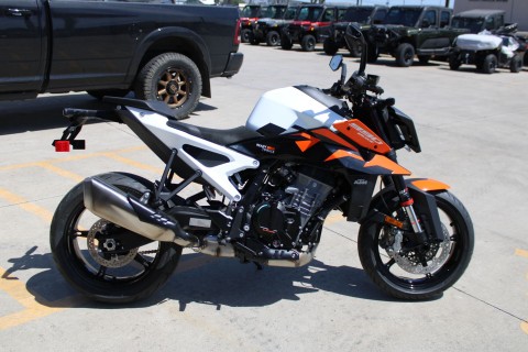 2027 KTM 990 Duke in The Dalles, Oregon - Photo 4
