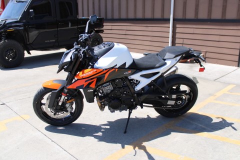 2027 KTM 990 Duke in The Dalles, Oregon - Photo 8