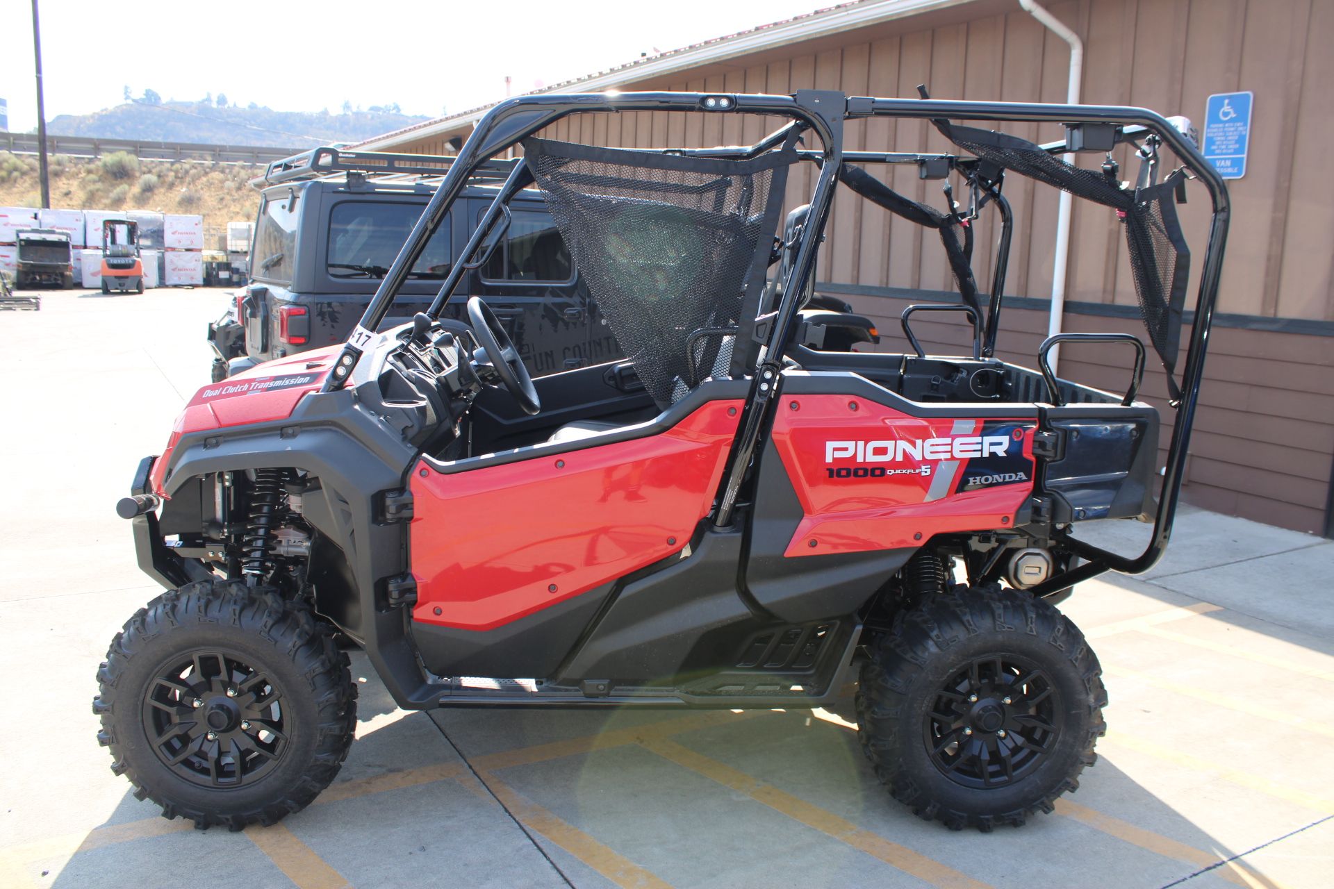 2025 Honda Pioneer 1000-5 Deluxe in The Dalles, Oregon - Photo 5