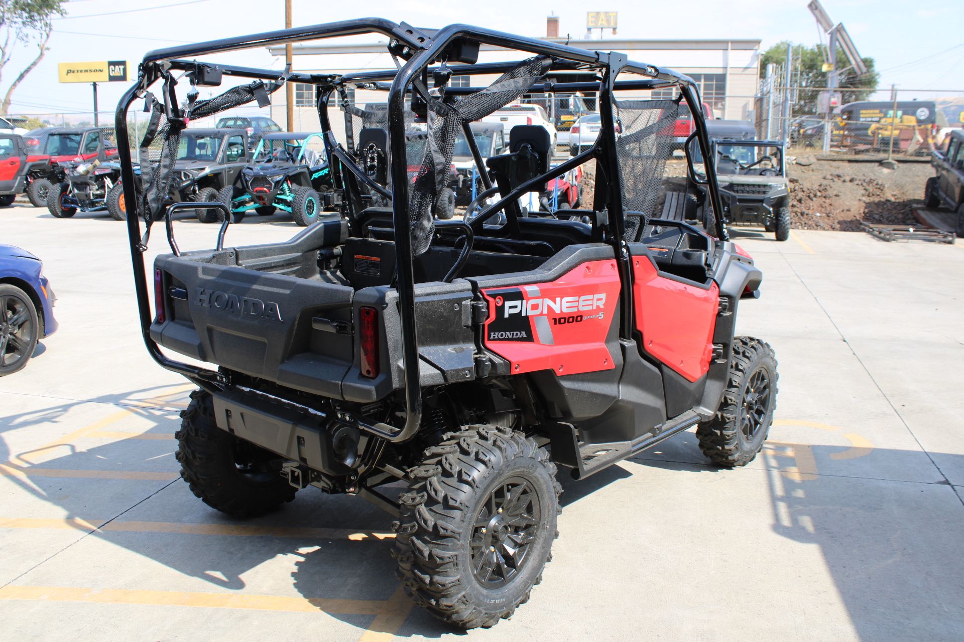 2025 Honda Pioneer 1000-5 Deluxe in The Dalles, Oregon - Photo 6
