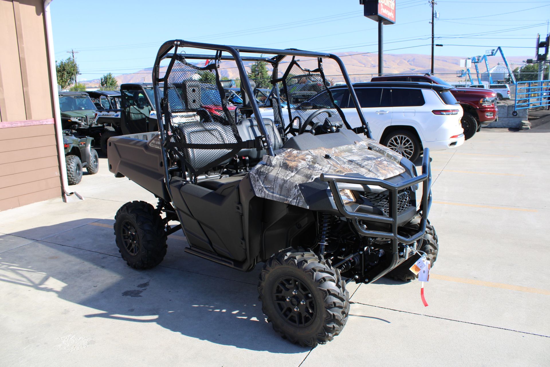 2025 Honda Pioneer 700 Forest in The Dalles, Oregon - Photo 3