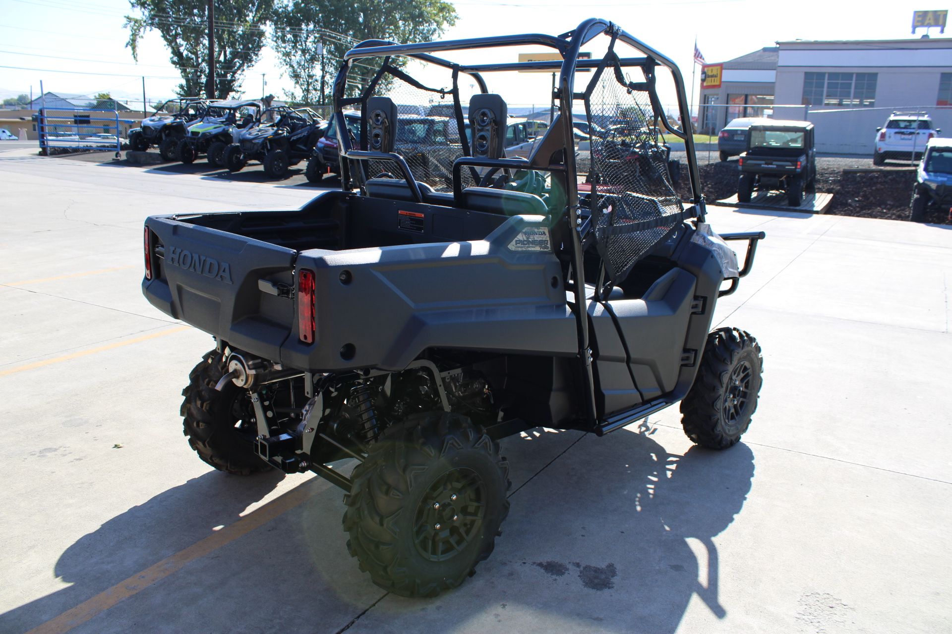 2025 Honda Pioneer 700 Forest in The Dalles, Oregon - Photo 5