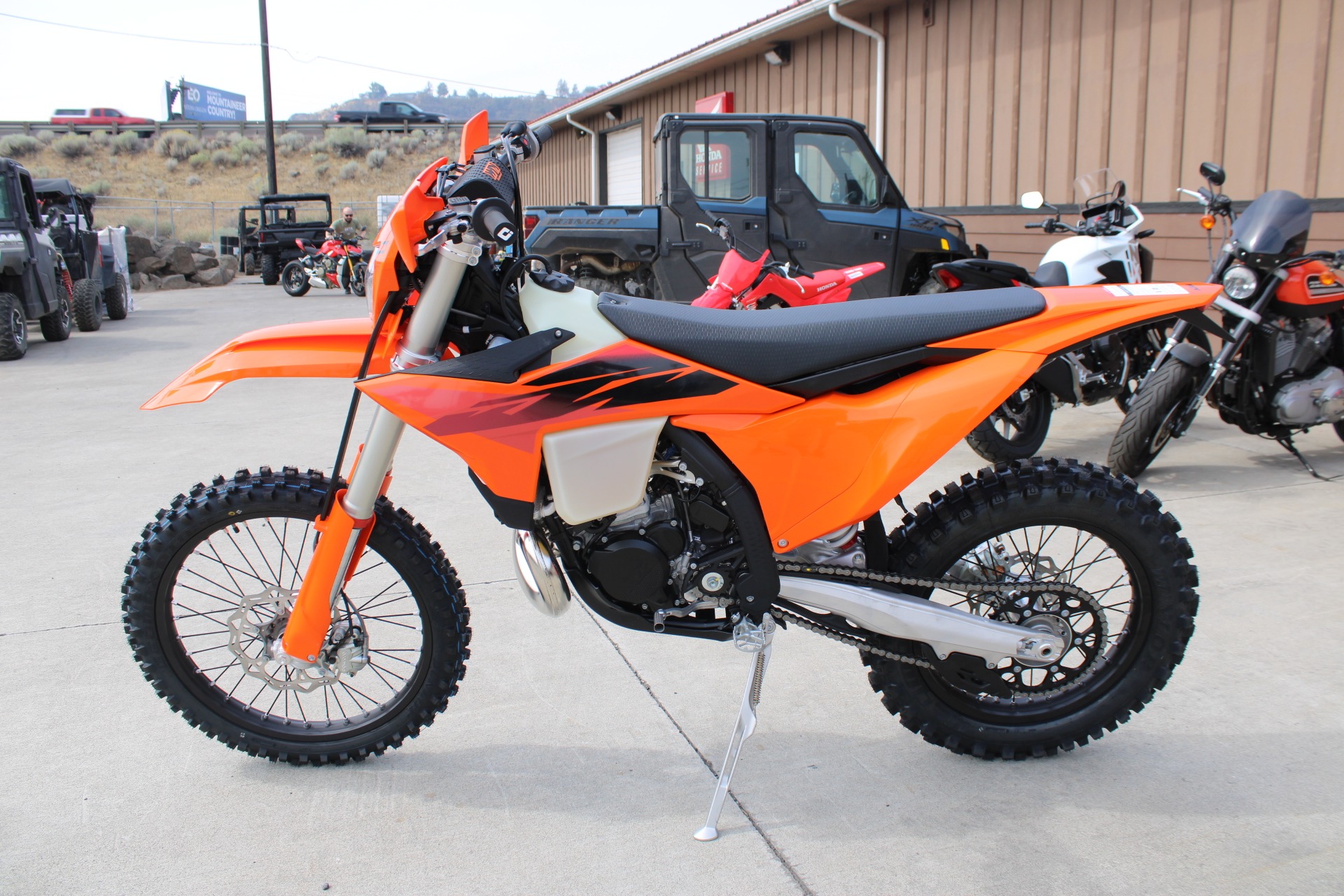2027 KTM 300 XC-W 8