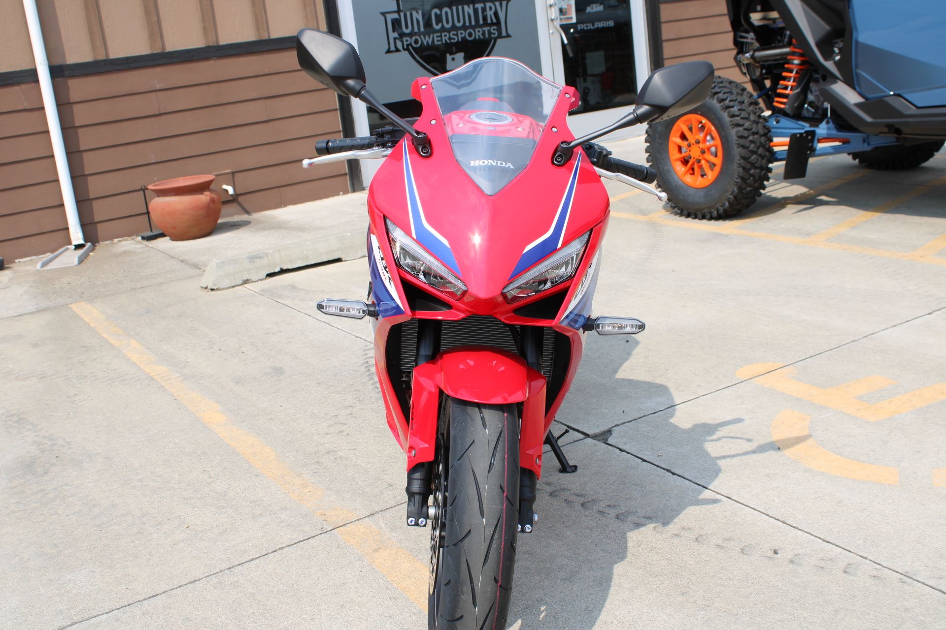 2025 Honda CBR650R E-Clutch in The Dalles, Oregon - Photo 2