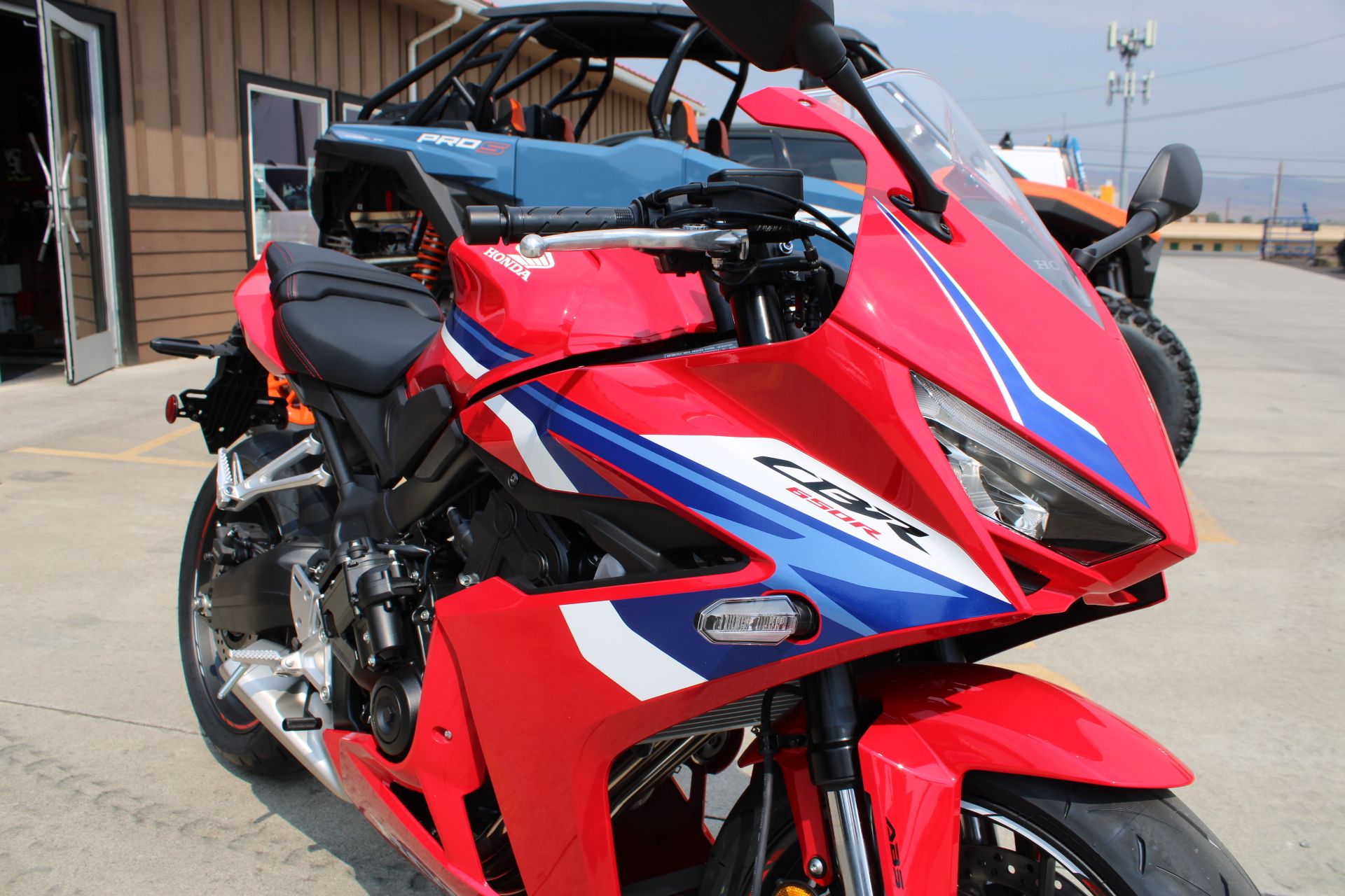 2025 Honda CBR650R E-Clutch in The Dalles, Oregon - Photo 7