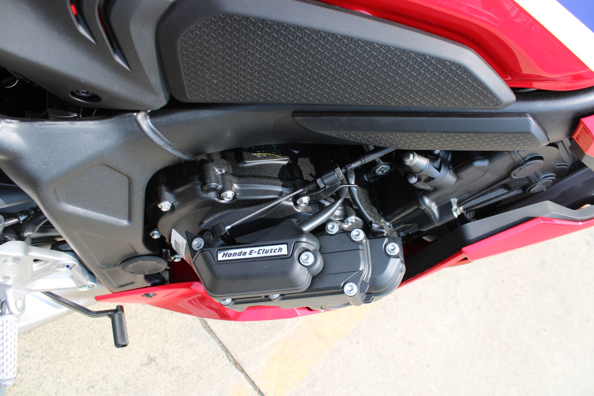 2025 Honda CBR650R E-Clutch in The Dalles, Oregon - Photo 9
