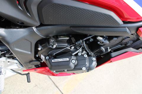 2025 Honda CBR650R E-Clutch in The Dalles, Oregon - Photo 9