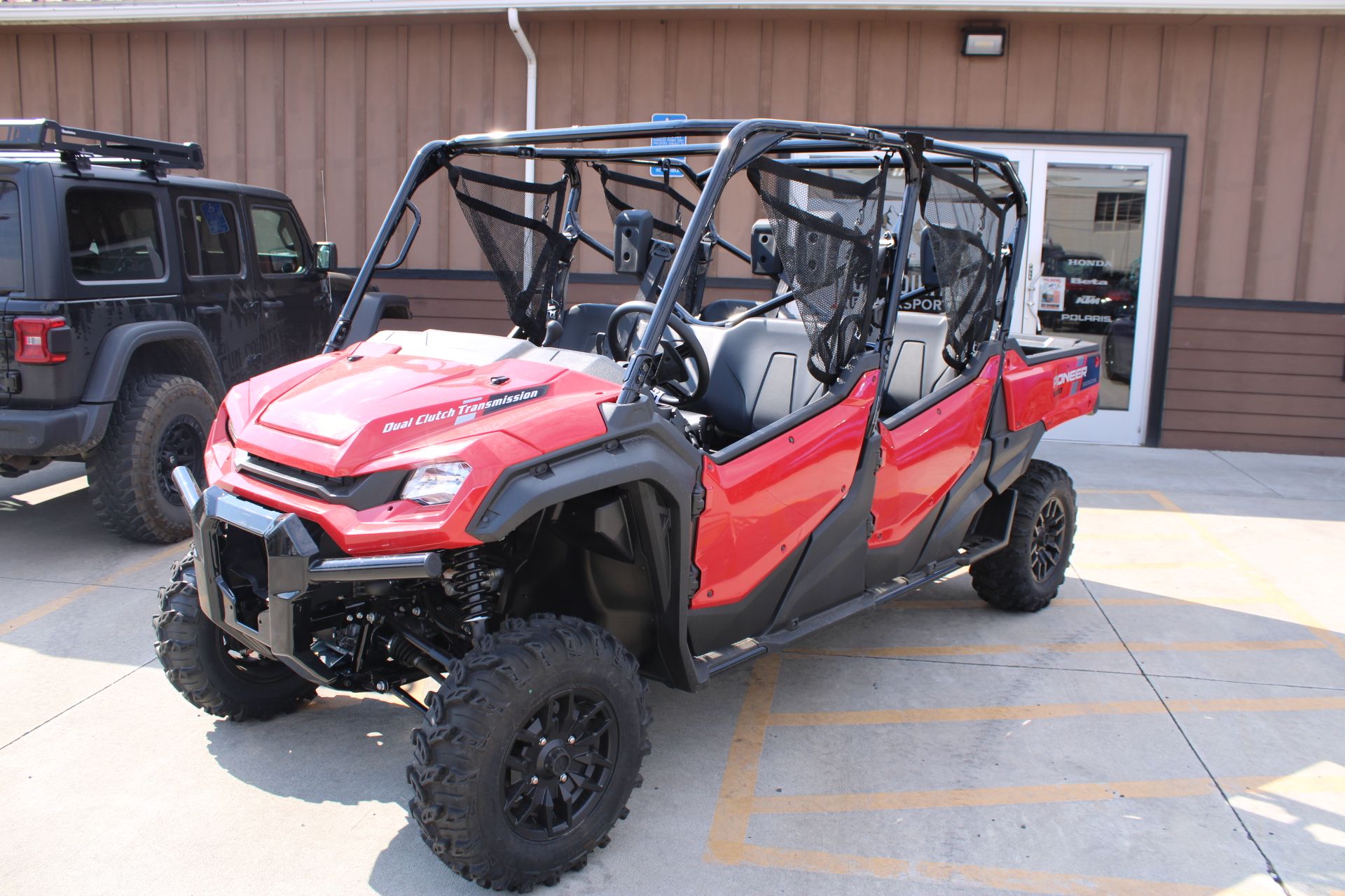 2025 Honda Pioneer 1000-6 Deluxe Crew in The Dalles, Oregon - Photo 3