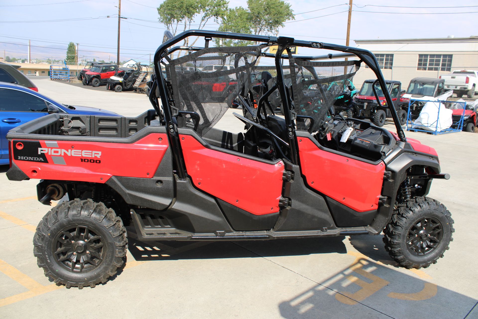 2025 Honda Pioneer 1000-6 Deluxe Crew in The Dalles, Oregon - Photo 5