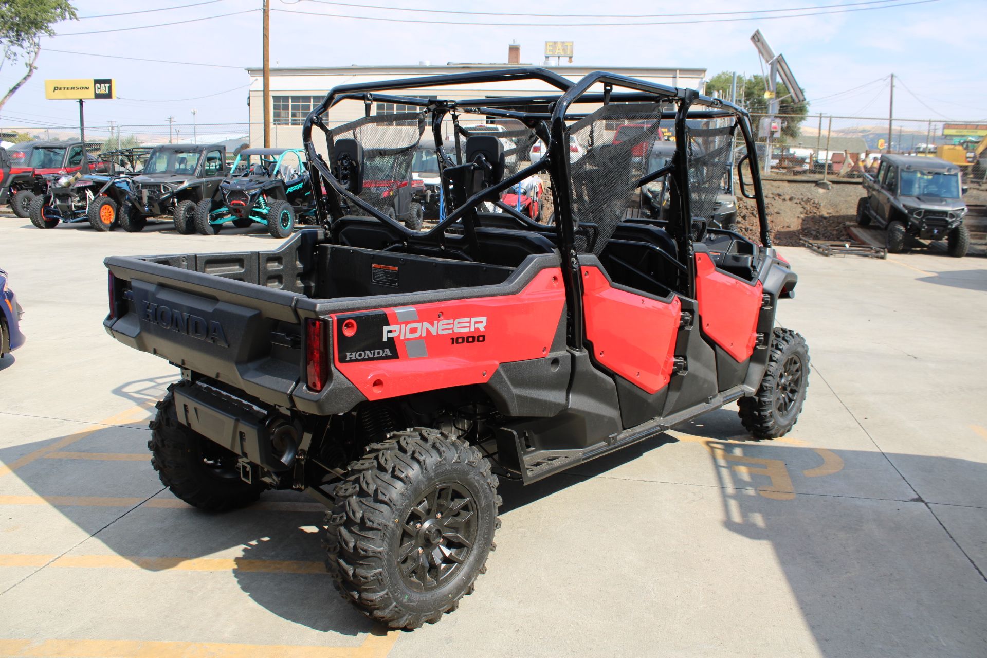 2025 Honda Pioneer 1000-6 Deluxe Crew in The Dalles, Oregon - Photo 6